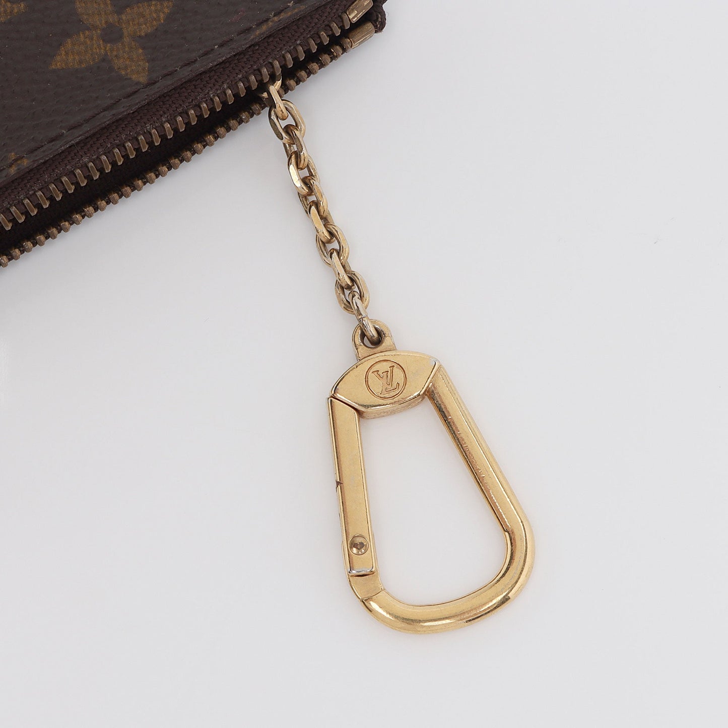 Louis Vuitton Monogram Canvas Key Pouch (SHF-jtAIXX)