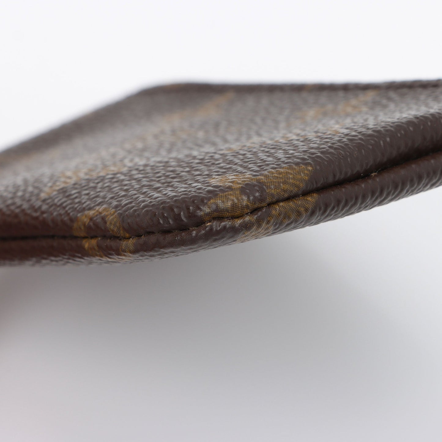 Louis Vuitton Monogram Canvas Key Pouch (SHF-jtAIXX)