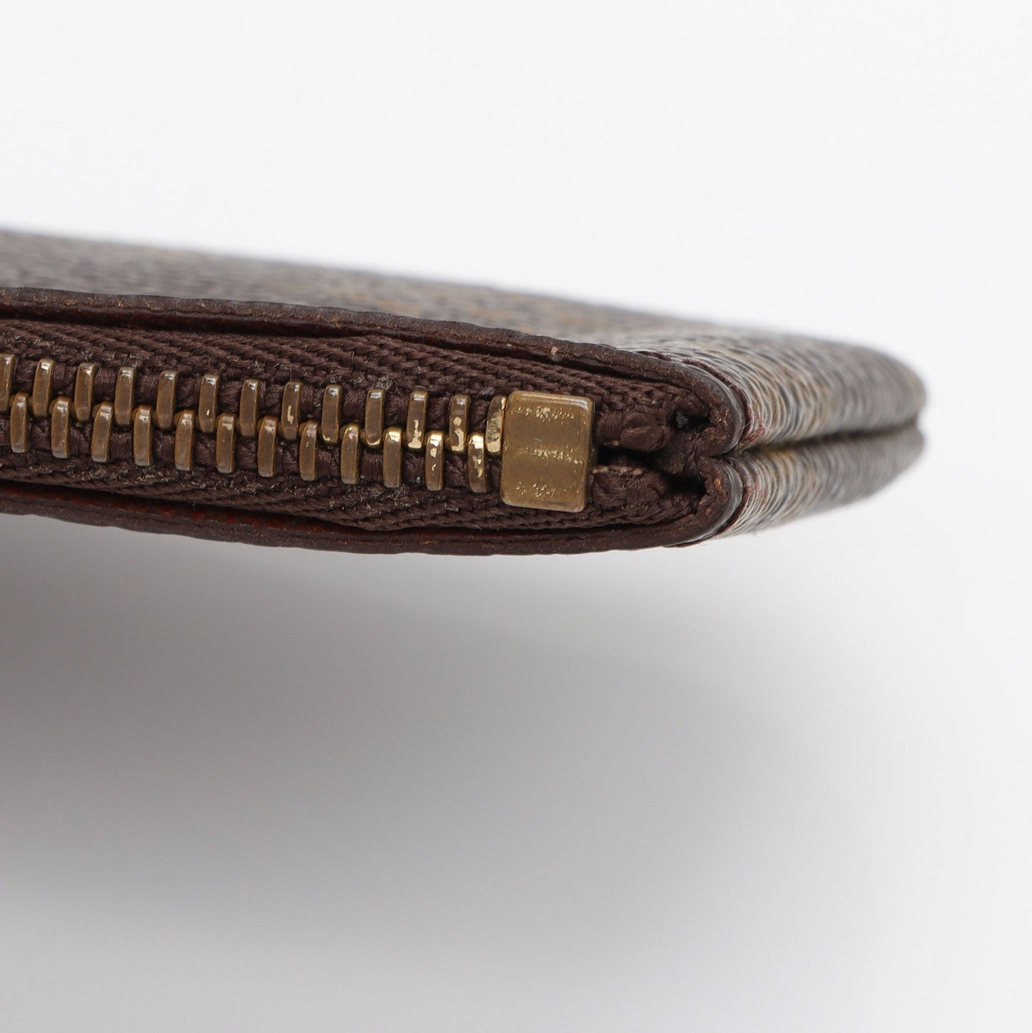 Louis Vuitton Monogram Canvas Key Pouch (SHF-jtAIXX)