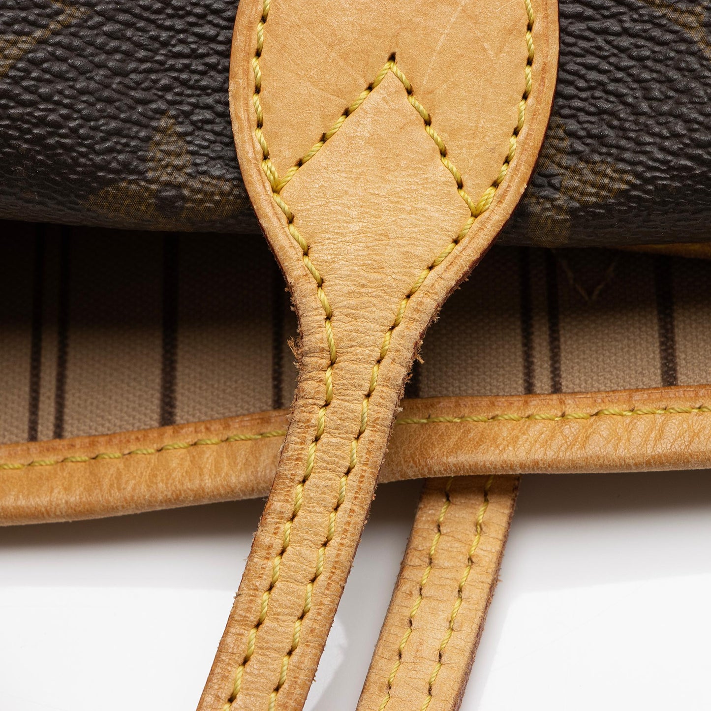 Louis Vuitton Monogram Canvas Neverfull GM Tote (SHF-UbRe16)