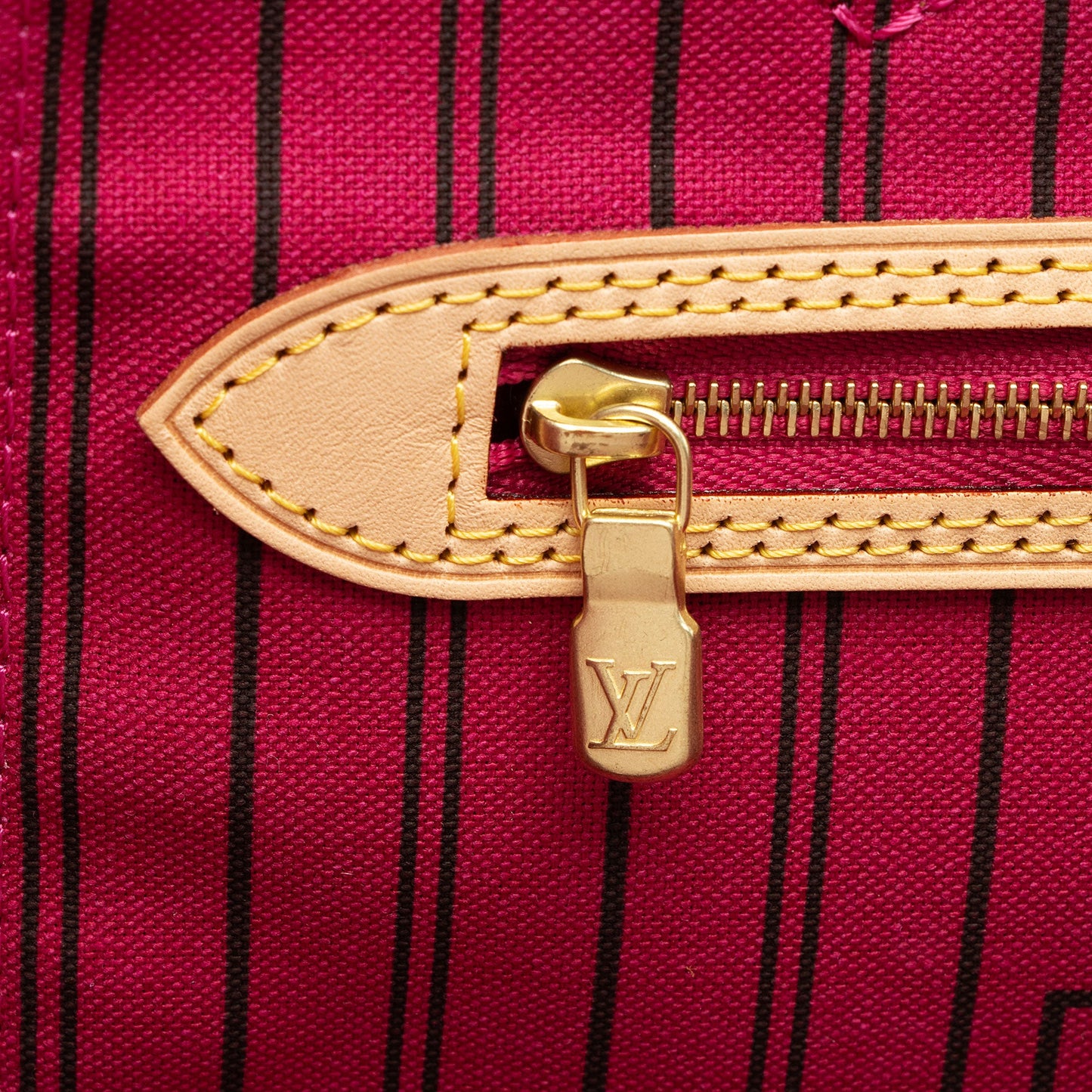 Louis Vuitton Monogram Canvas Neverfull GM Tote (SHF-V2O62x)