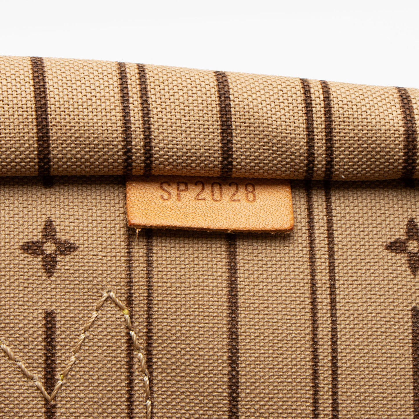 Louis Vuitton Monogram Canvas Neverfull GM Tote (SHF-kHp6dl)