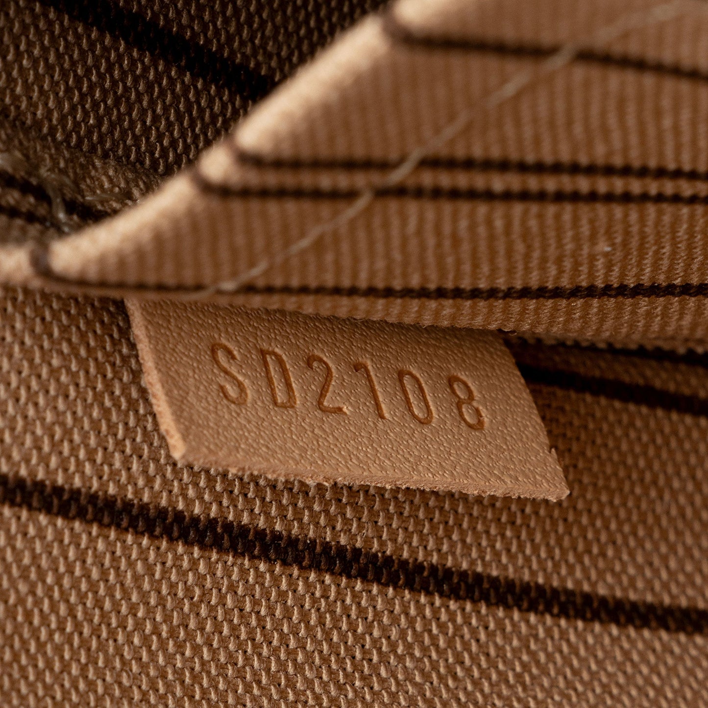 Louis Vuitton Monogram Canvas Neverfull MM Pochette (SHF-5FUPrH)