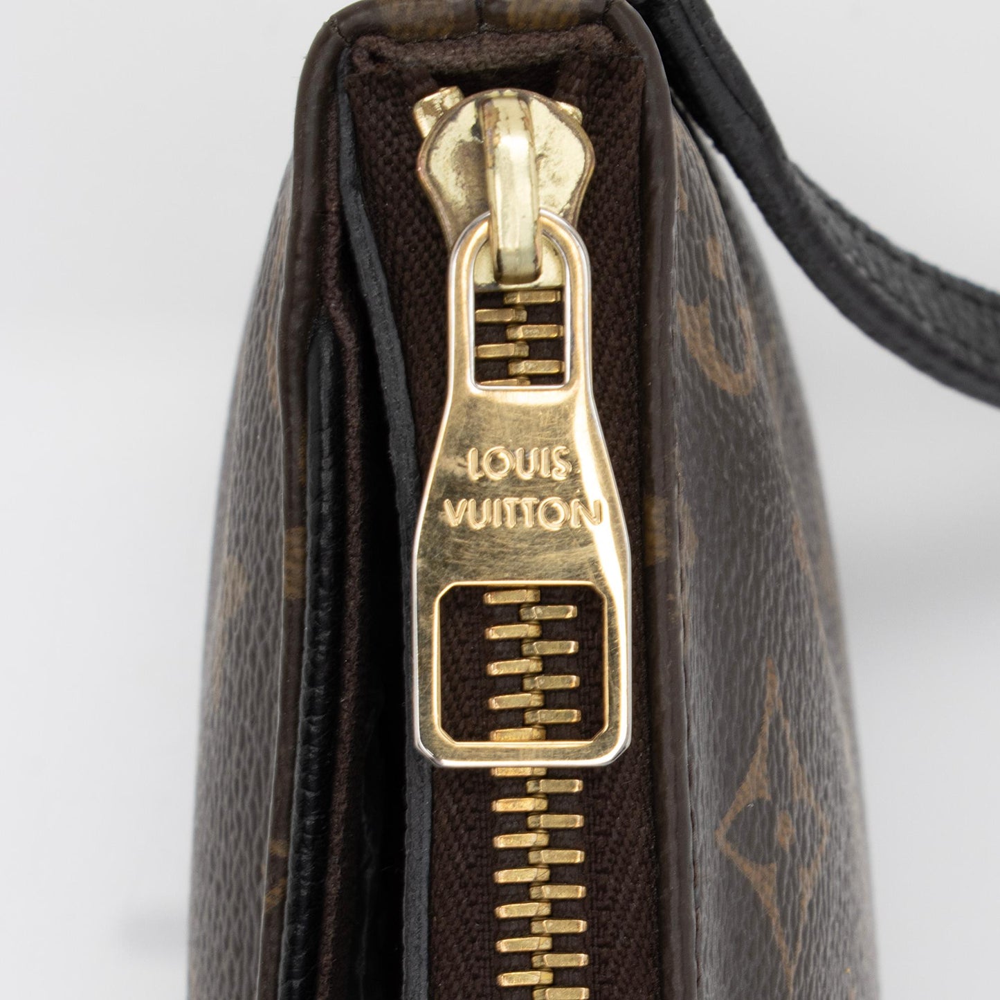 Louis Vuitton Monogram Canvas Pallas Crossbody Bag -  (SHF-ueekMd)
