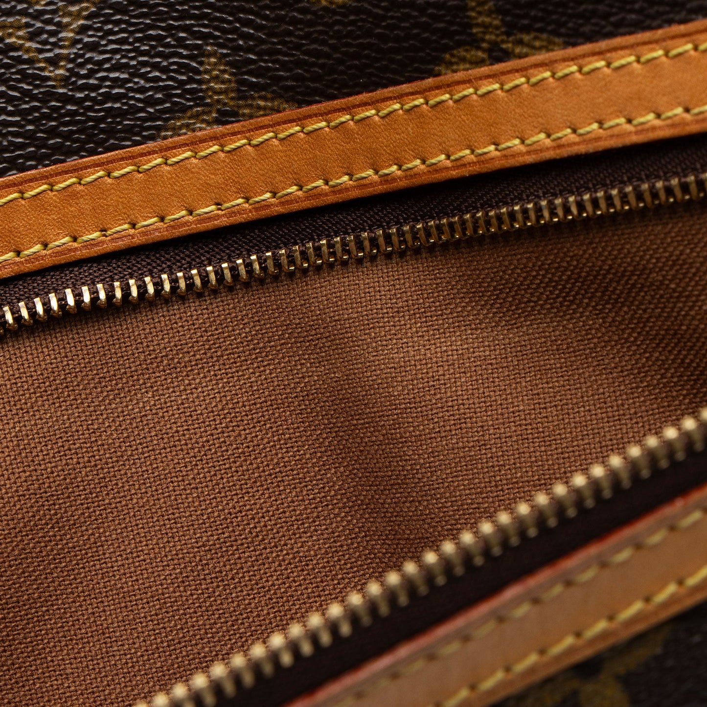 Louis Vuitton Monogram Canvas Pochette Bosphore Messenger (SHF-M14r03)