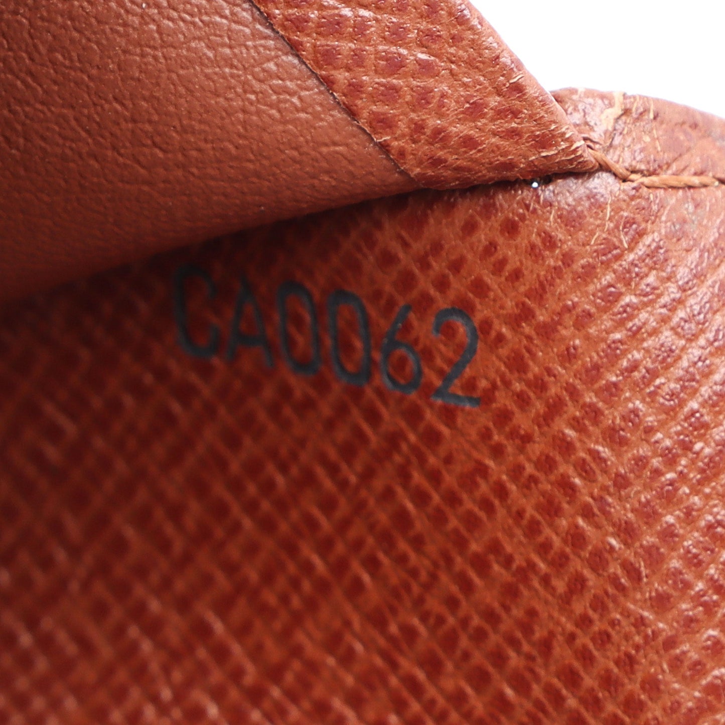 Louis Vuitton Monogram Canvas Porte Monnaie Tresor Wallet (SHF-JHEUeN)