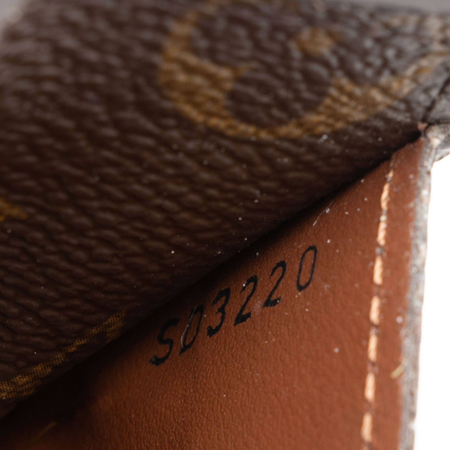 Louis Vuitton Monogram Canvas Sarah Wallet (SHF-qHxXYu)