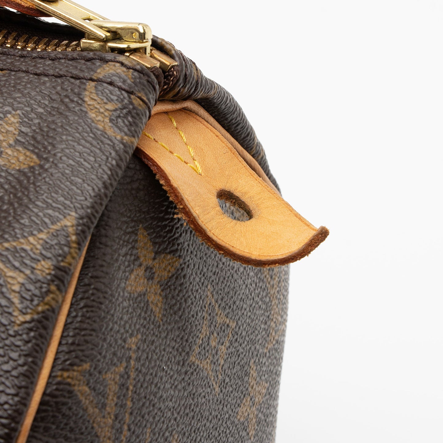 Louis Vuitton Monogram Canvas Speedy 25 Satchel (SHF-1NUxF3)