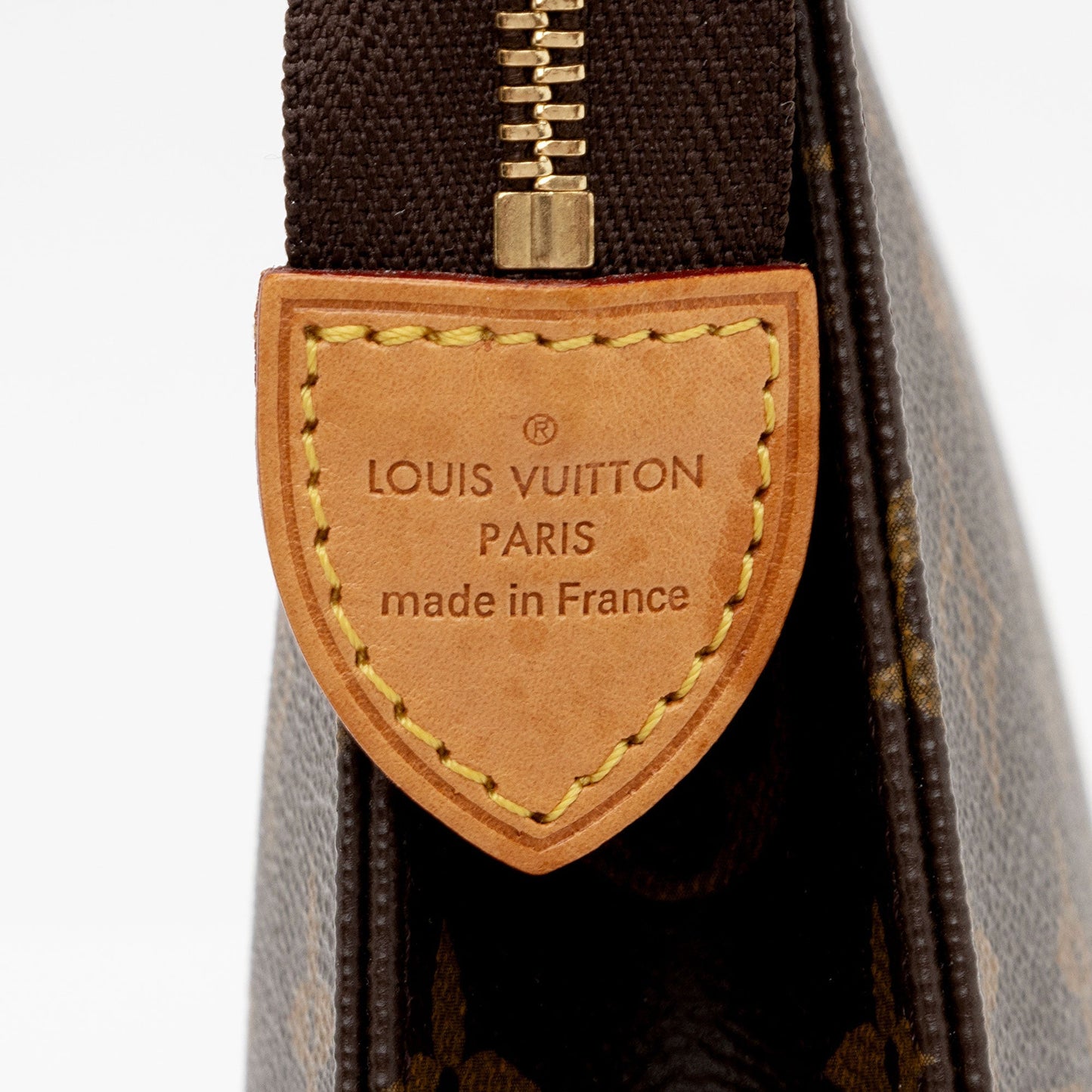 Louis Vuitton Monogram Canvas Toiletry Pouch 26 (SHF-KtjvhS)