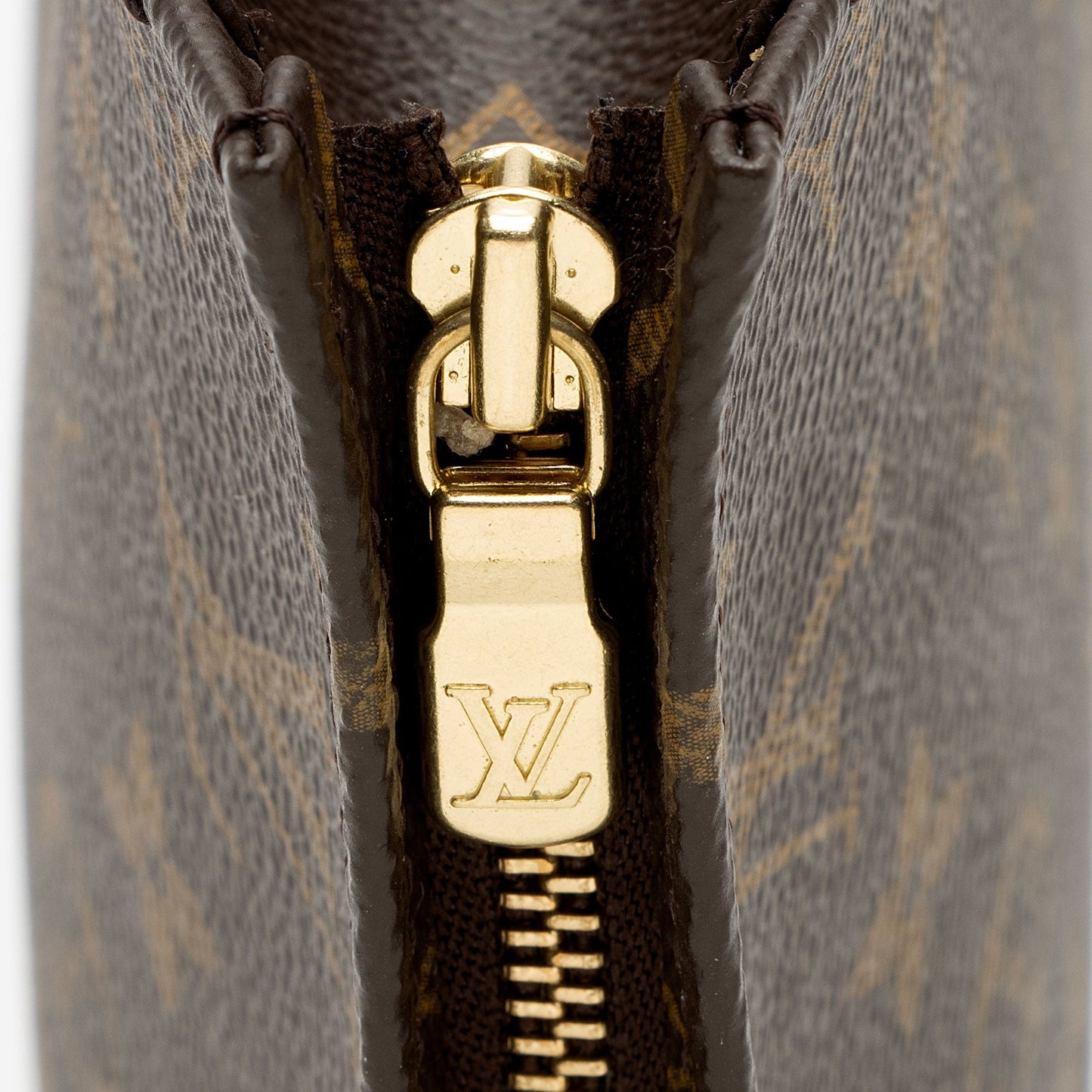 Louis Vuitton Monogram Canvas Toiletry Pouch 26 (SHF-cPJ3G6)