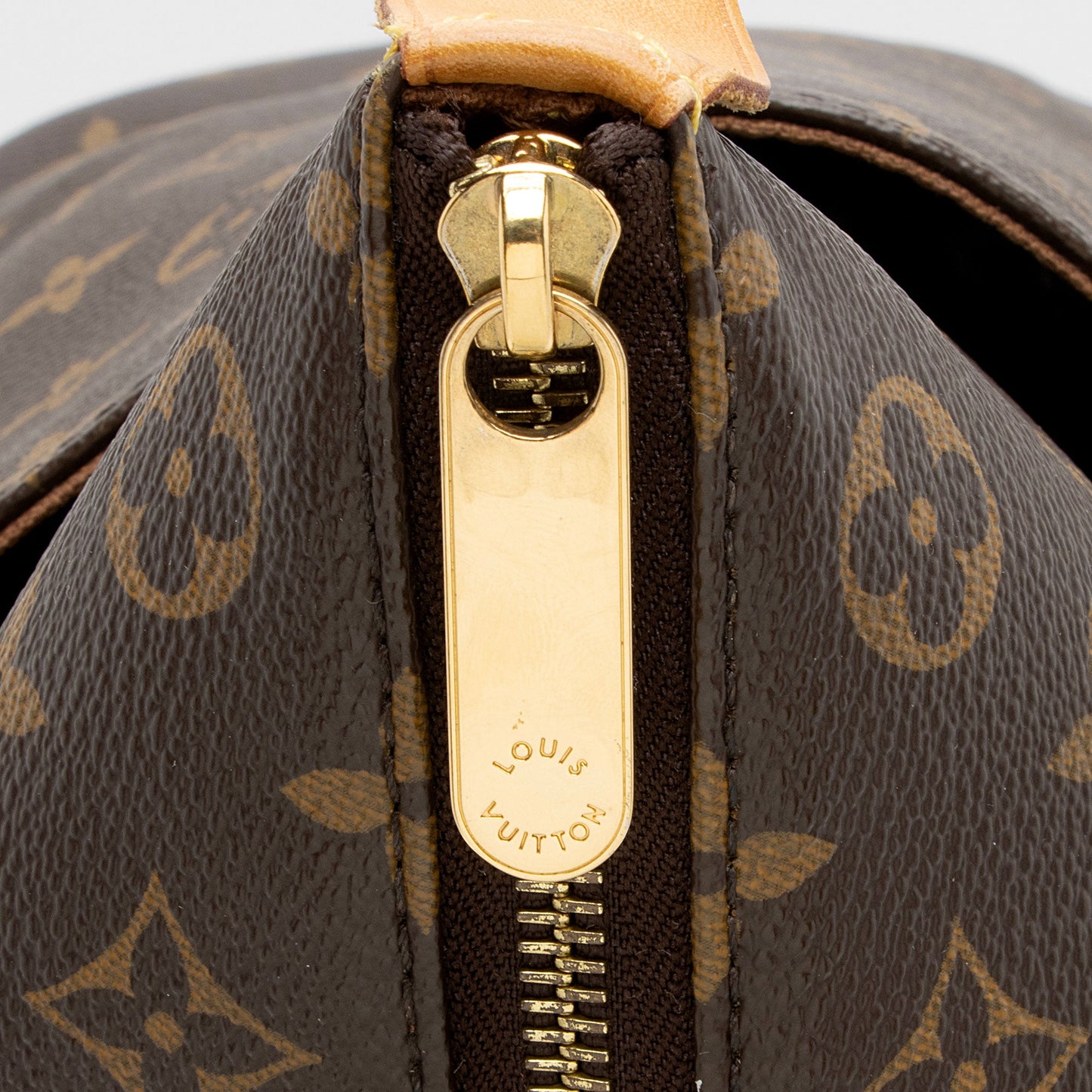 Louis Vuitton Monogram Canvas Totally GM Tote (SHF-UVl9s5)