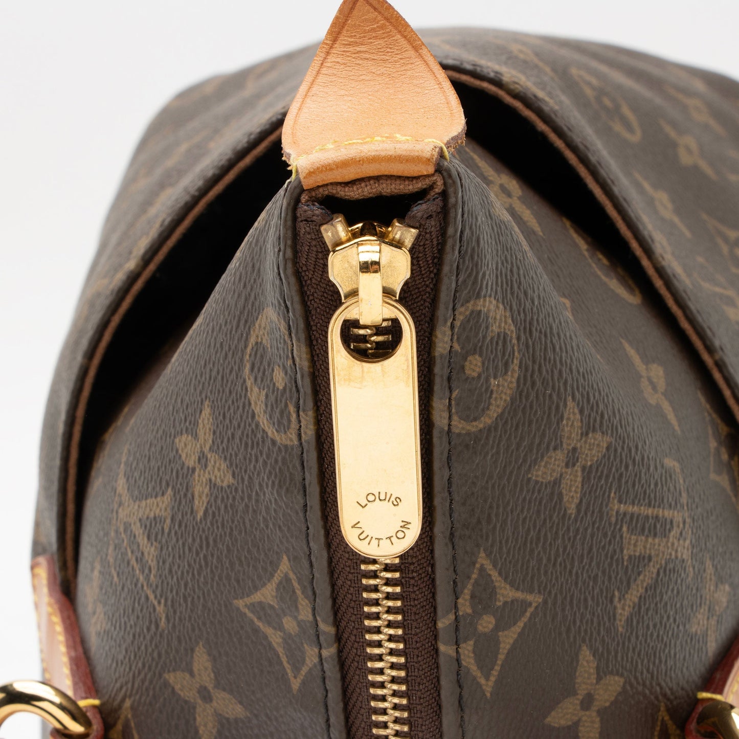 Louis Vuitton Monogram Canvas Totally MM Tote (SHF-OUVzwH)
