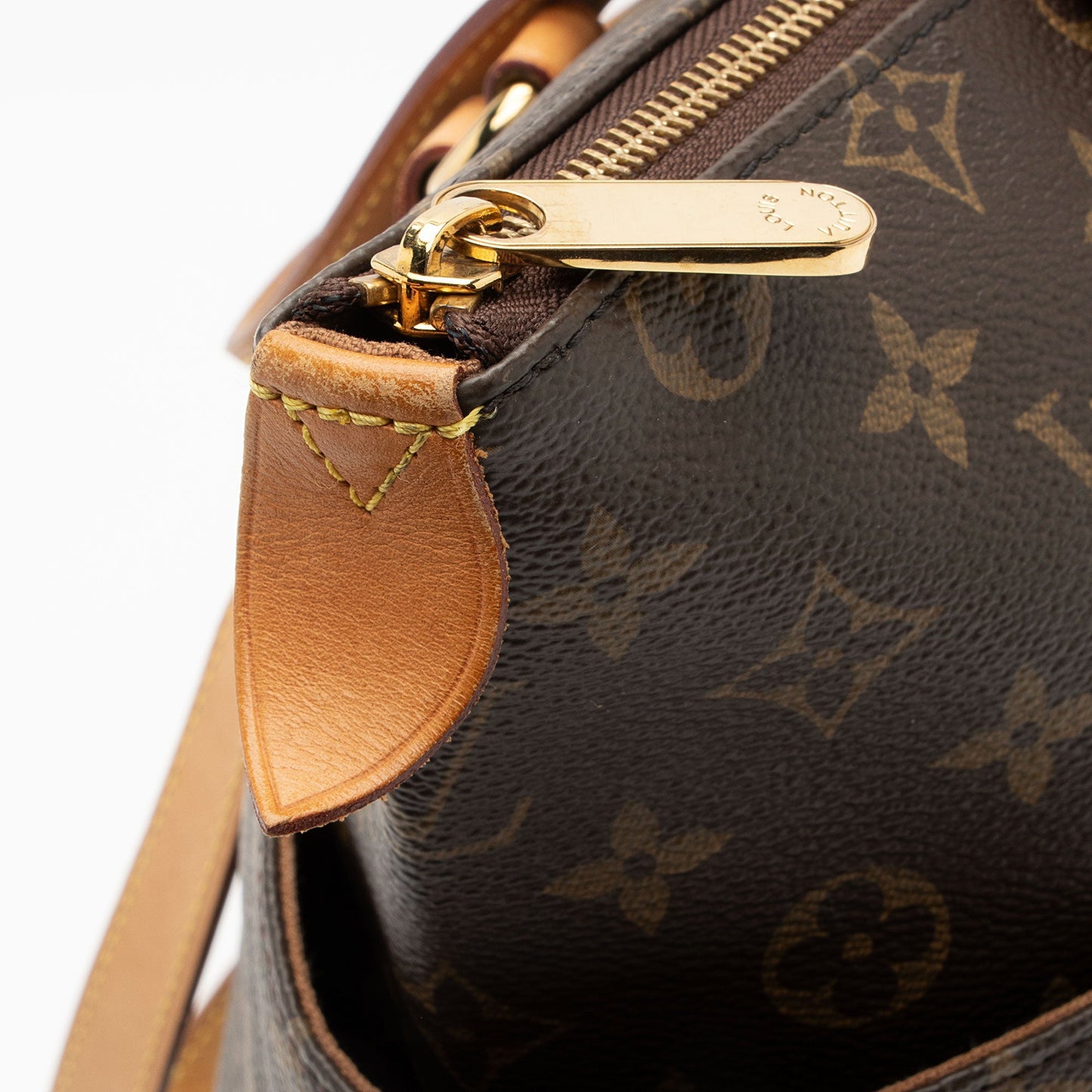 Louis Vuitton Monogram Canvas Totally MM Tote (SHF-OUVzwH)