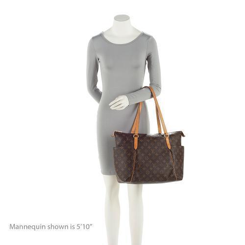 Louis Vuitton Monogram Canvas Totally MM Tote (SHF-OUVzwH)