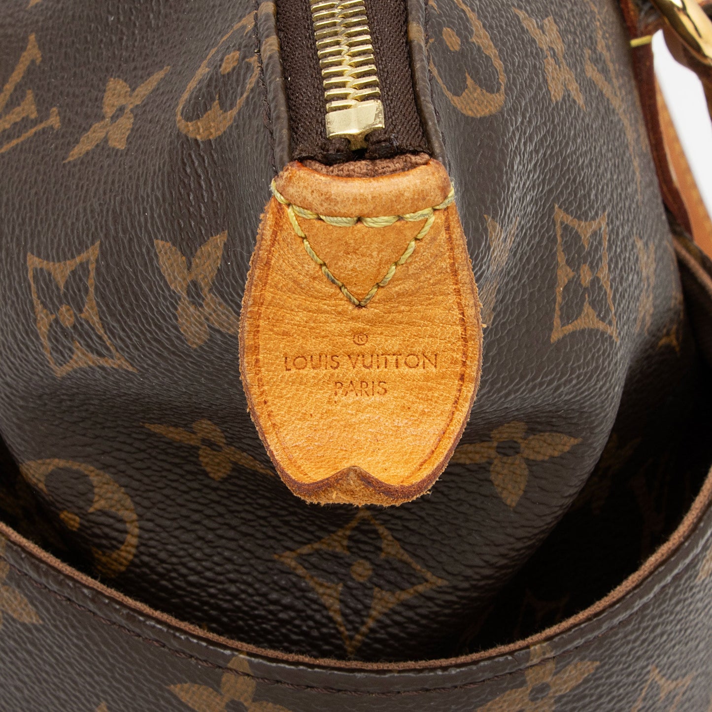 Louis Vuitton Monogram Canvas Totally MM Tote (SHF-wwDax3)