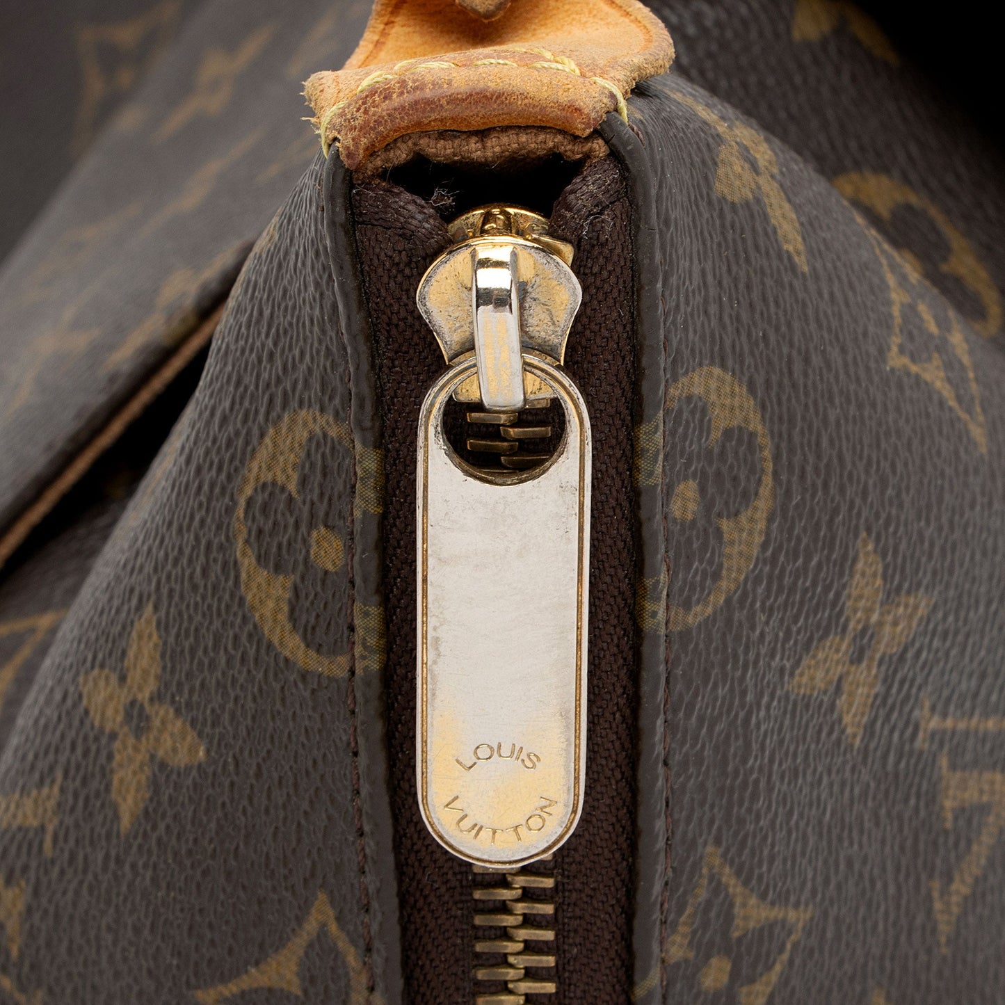 Louis Vuitton Monogram Canvas Totally MM Tote (SHF-BvXdJb)
