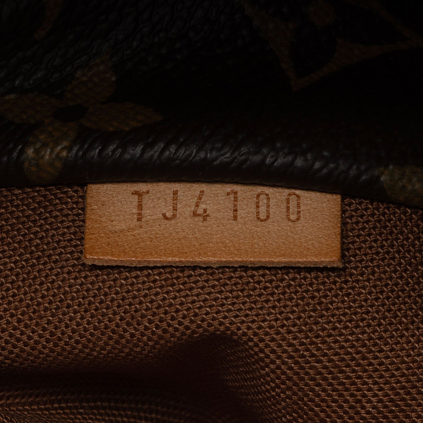 Louis Vuitton Monogram Canvas Totally MM Tote (SHF-hVxzNU)