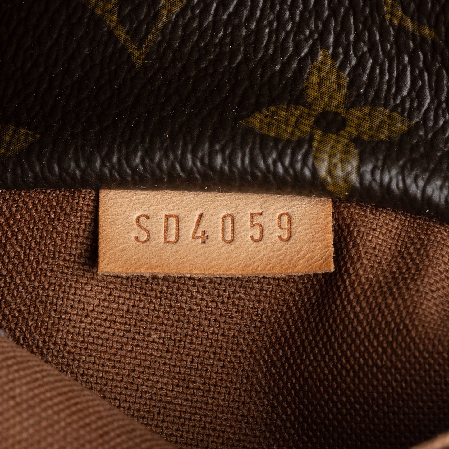 Louis Vuitton Monogram Canvas Totally MM Tote (SHF-2Dq2mz)