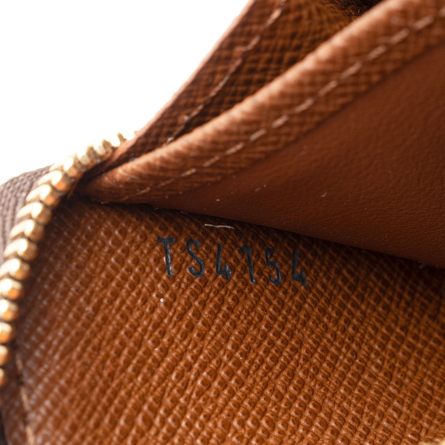 Louis Vuitton Monogram Canvas Zippy Coin Wallet (SHF-U4v2C4)