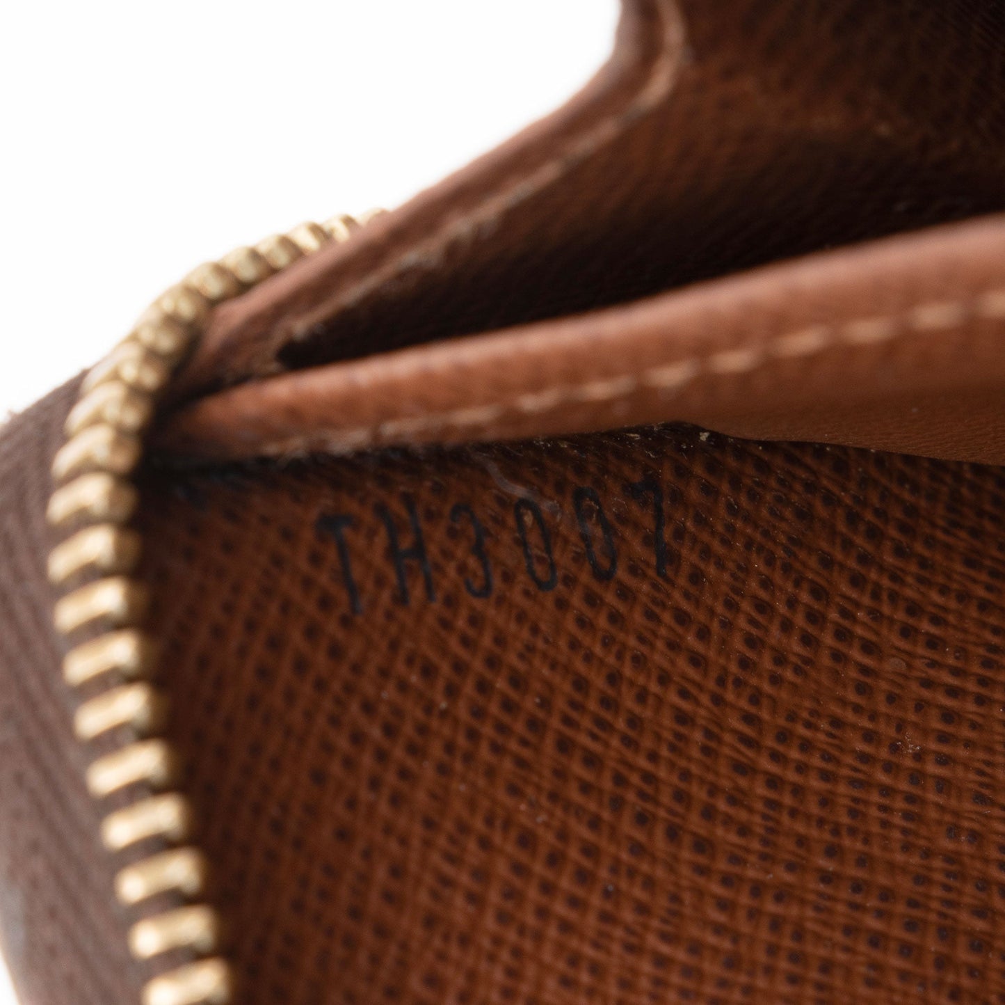 Louis Vuitton Monogram Canvas Zippy Coin Wallet (SHF-5Z4cmm)