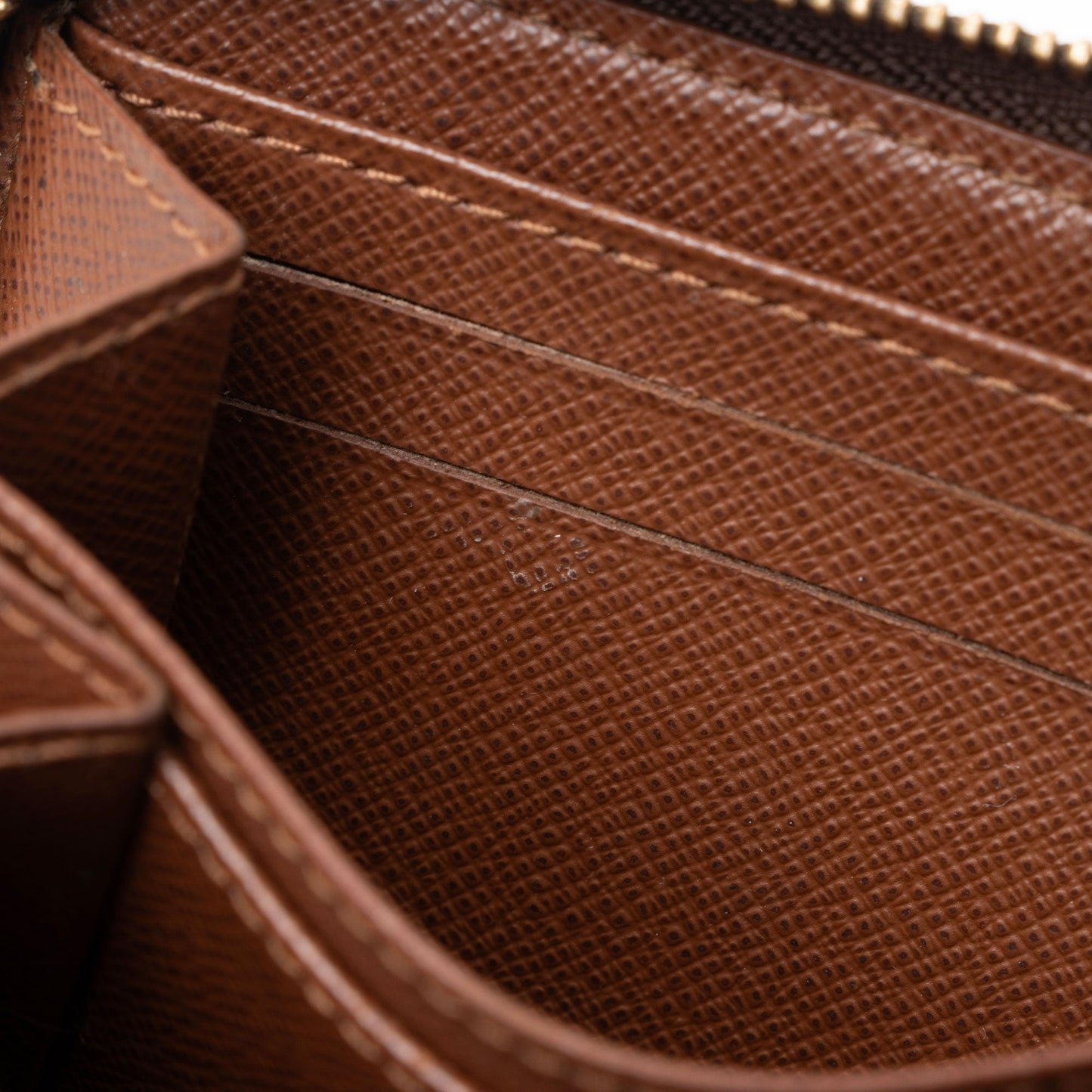 Louis Vuitton Monogram Canvas Zippy Coin Wallet (SHF-5Z4cmm)
