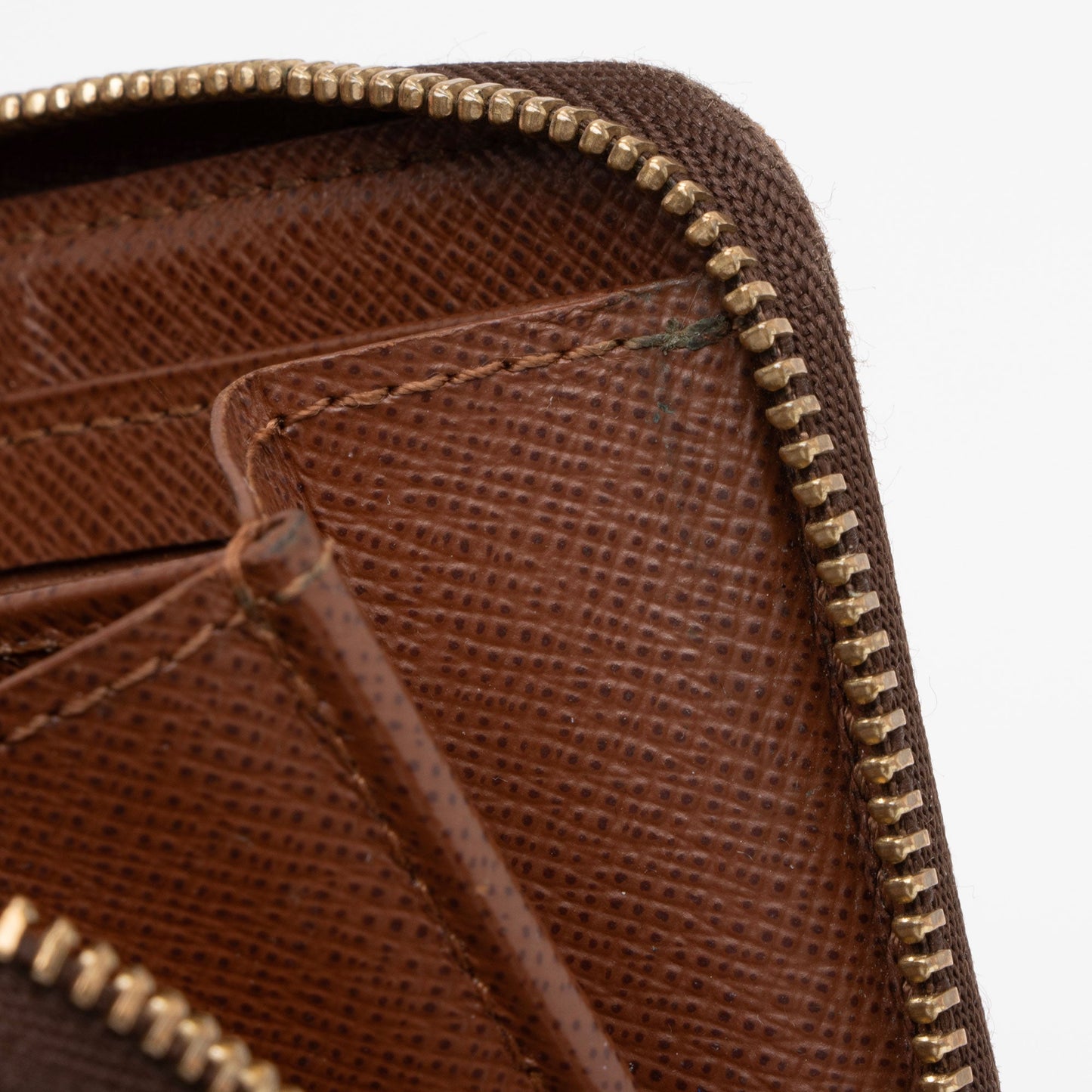Louis Vuitton Monogram Canvas Zippy Coin Wallet (SHF-5Z4cmm)