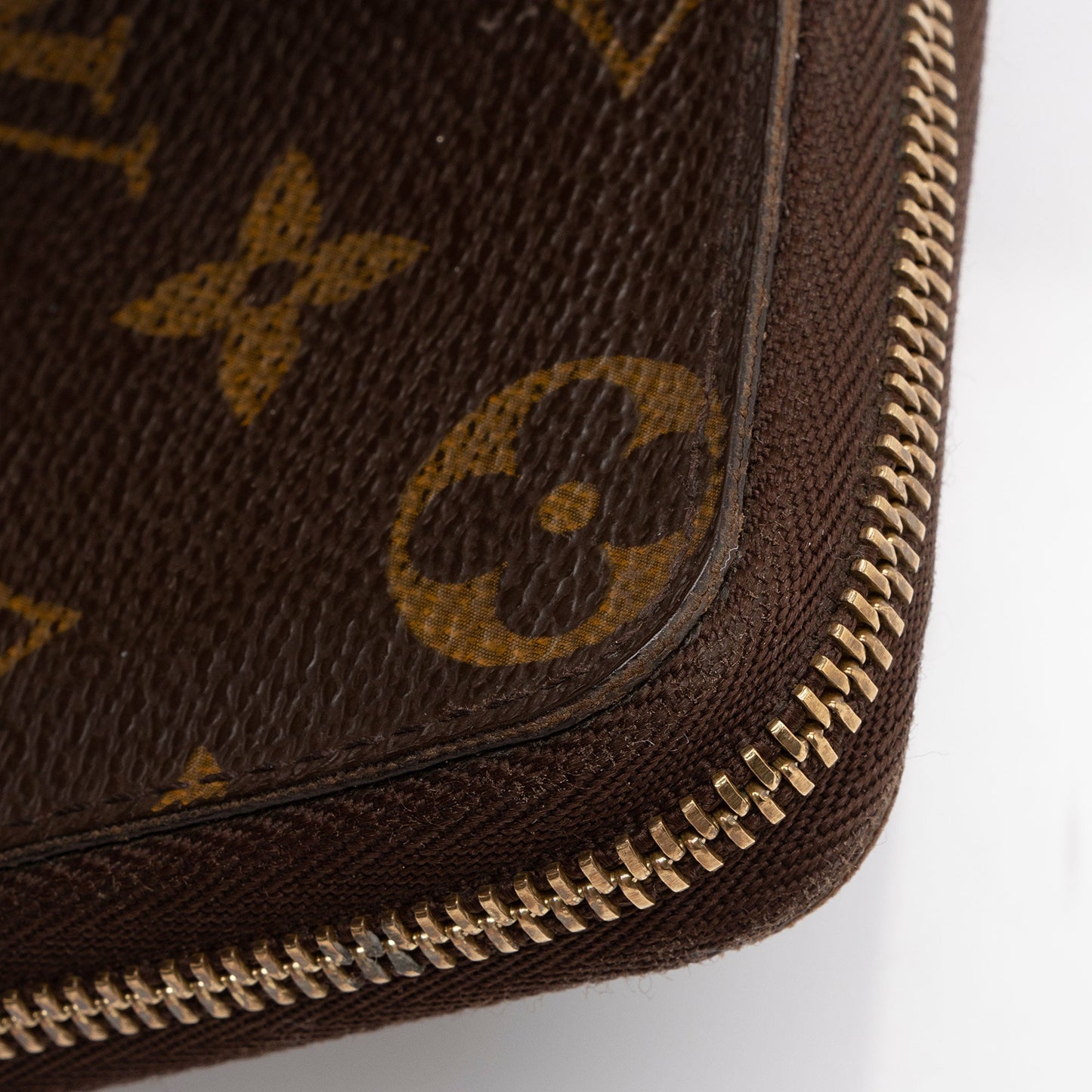 Louis Vuitton Monogram Canvas Zippy Coin Wallet (SHF-5Z4cmm)