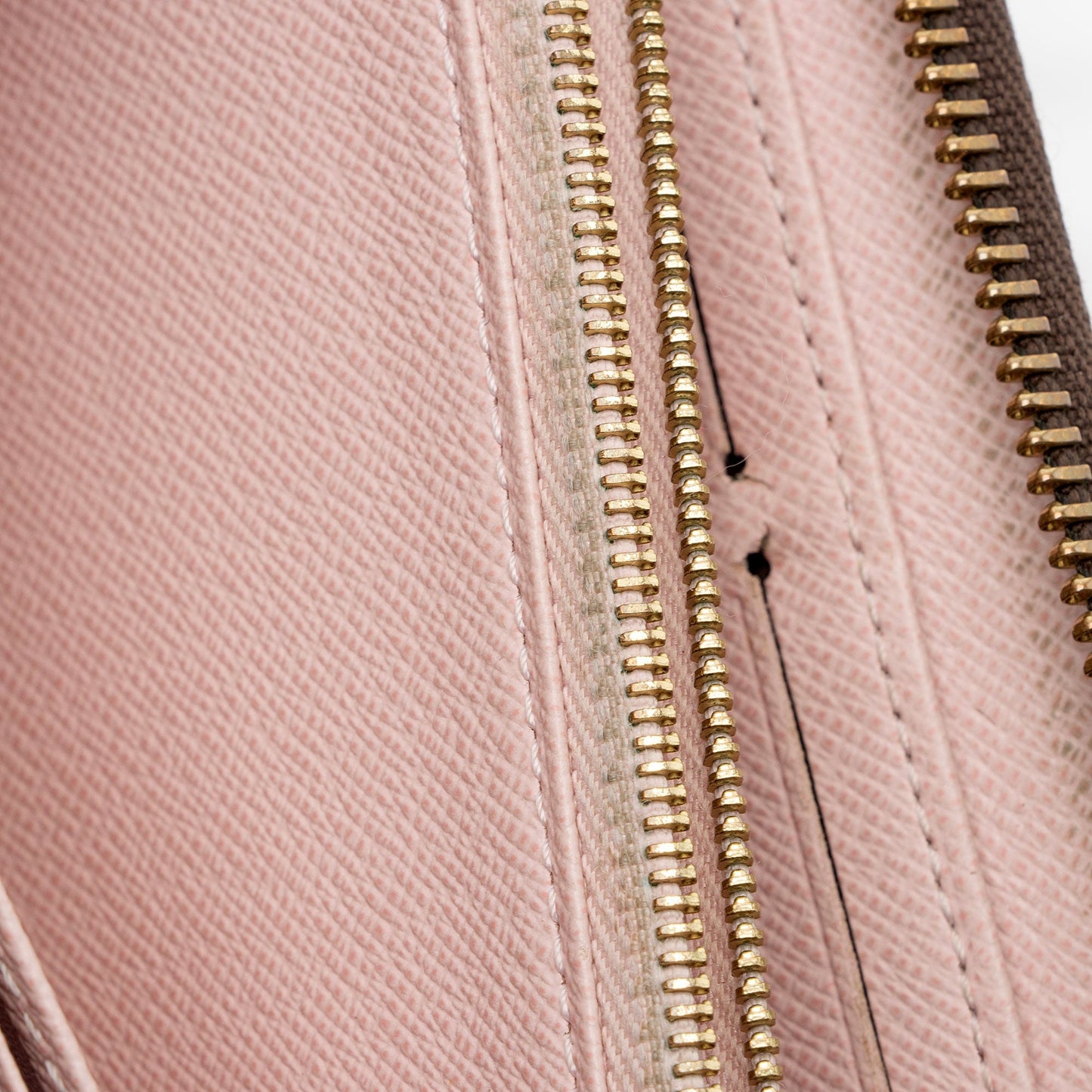 Louis Vuitton Monogram Canvas Zippy Wallet (SHF-oefzl9)