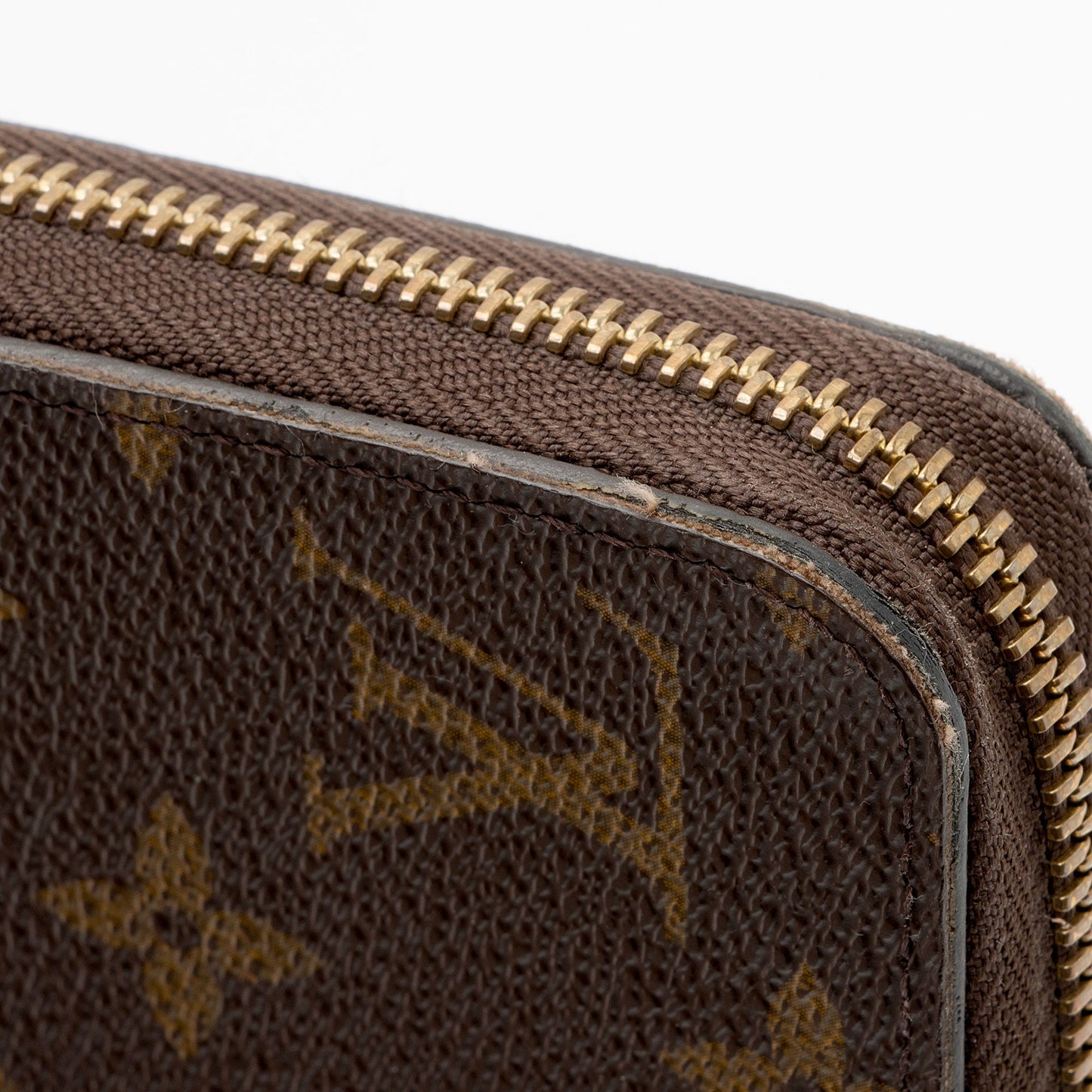 Louis Vuitton Monogram Canvas Zippy Wallet (SHF-oefzl9)