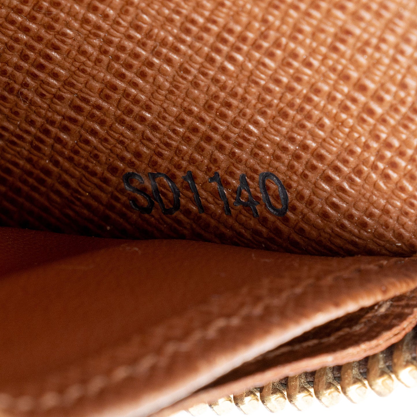 Louis Vuitton Monogram Canvas Zippy Wallet (SHF-UXLzrv)