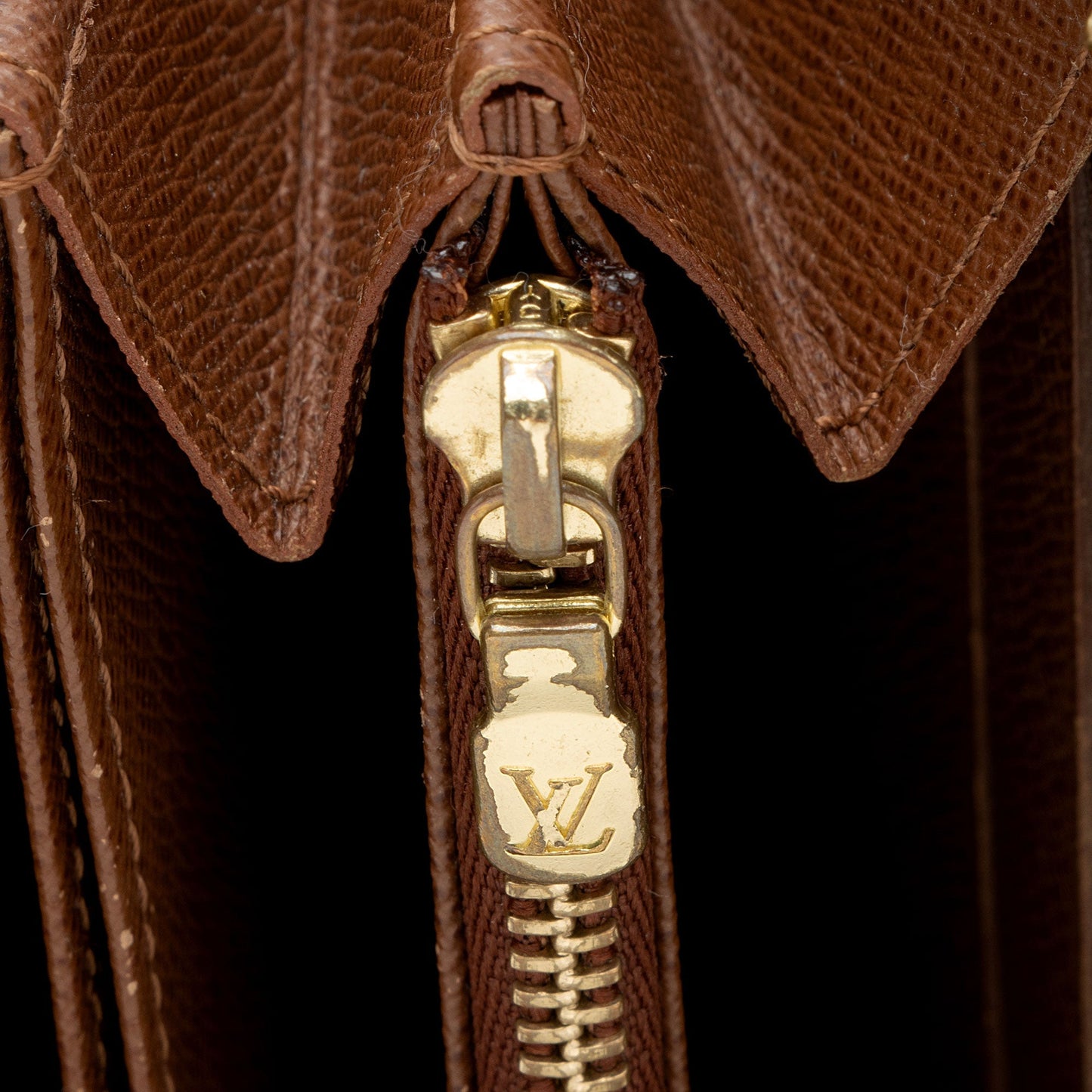 Louis Vuitton Monogram Canvas Zippy Wallet (SHF-UXLzrv)