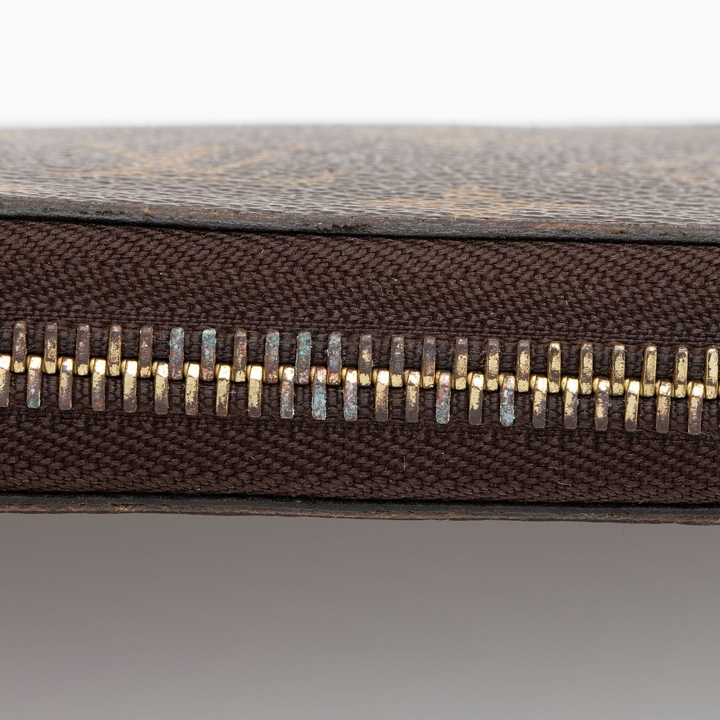 Louis Vuitton Monogram Canvas Zippy Wallet (SHF-ipISrJ)