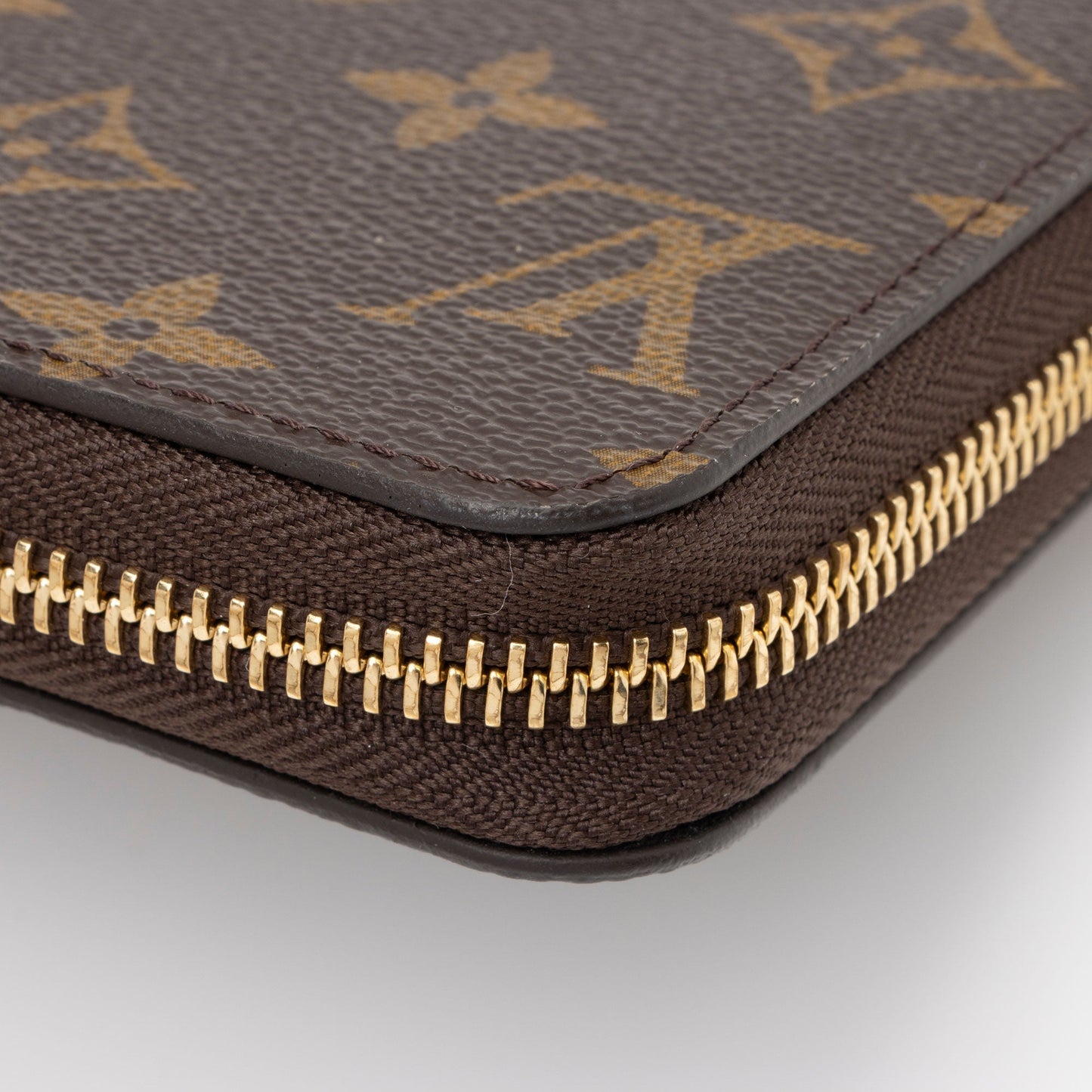 Louis Vuitton Monogram Canvas Zippy Wallet (SHF-hz0xq2)