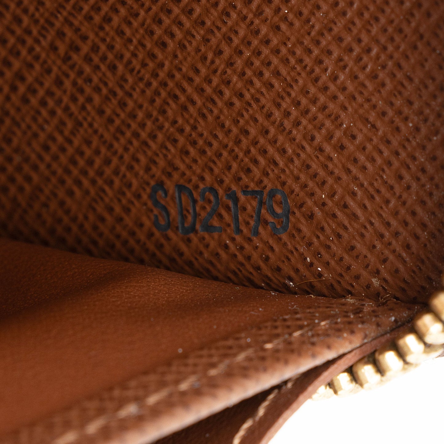 Louis Vuitton Monogram Canvas Zippy Wallet (SHF-JxPPMQ)