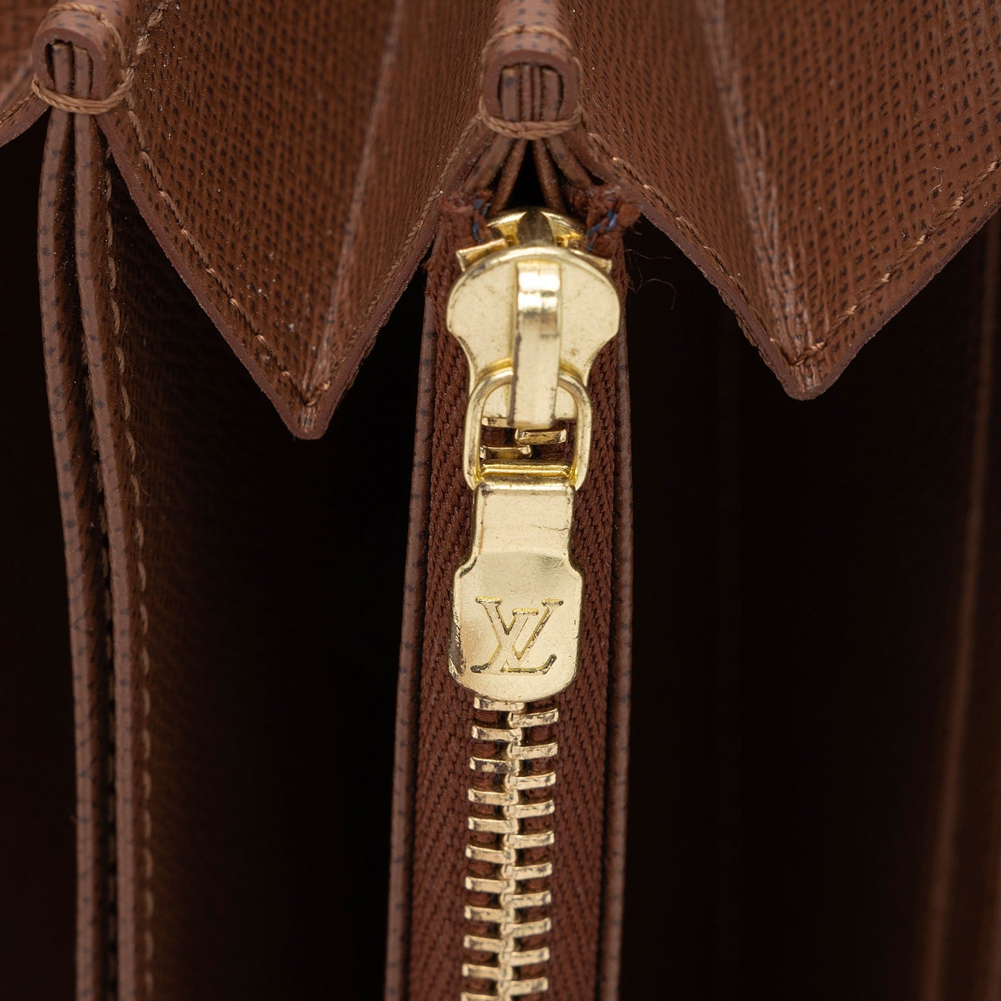 Louis Vuitton Monogram Canvas Zippy Wallet (SHF-JxPPMQ)