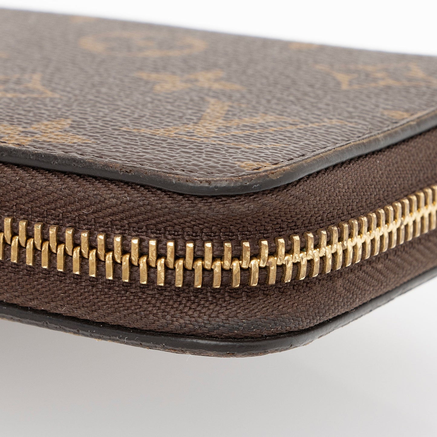 Louis Vuitton Monogram Canvas Zippy Wallet (SHF-JxPPMQ)