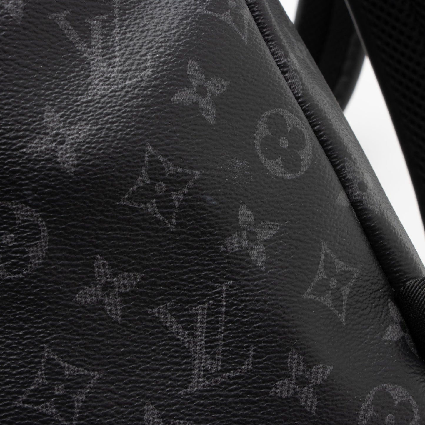 Louis Vuitton Monogram Eclipse Discovery PM Backpack (SHF-fMB1cP)