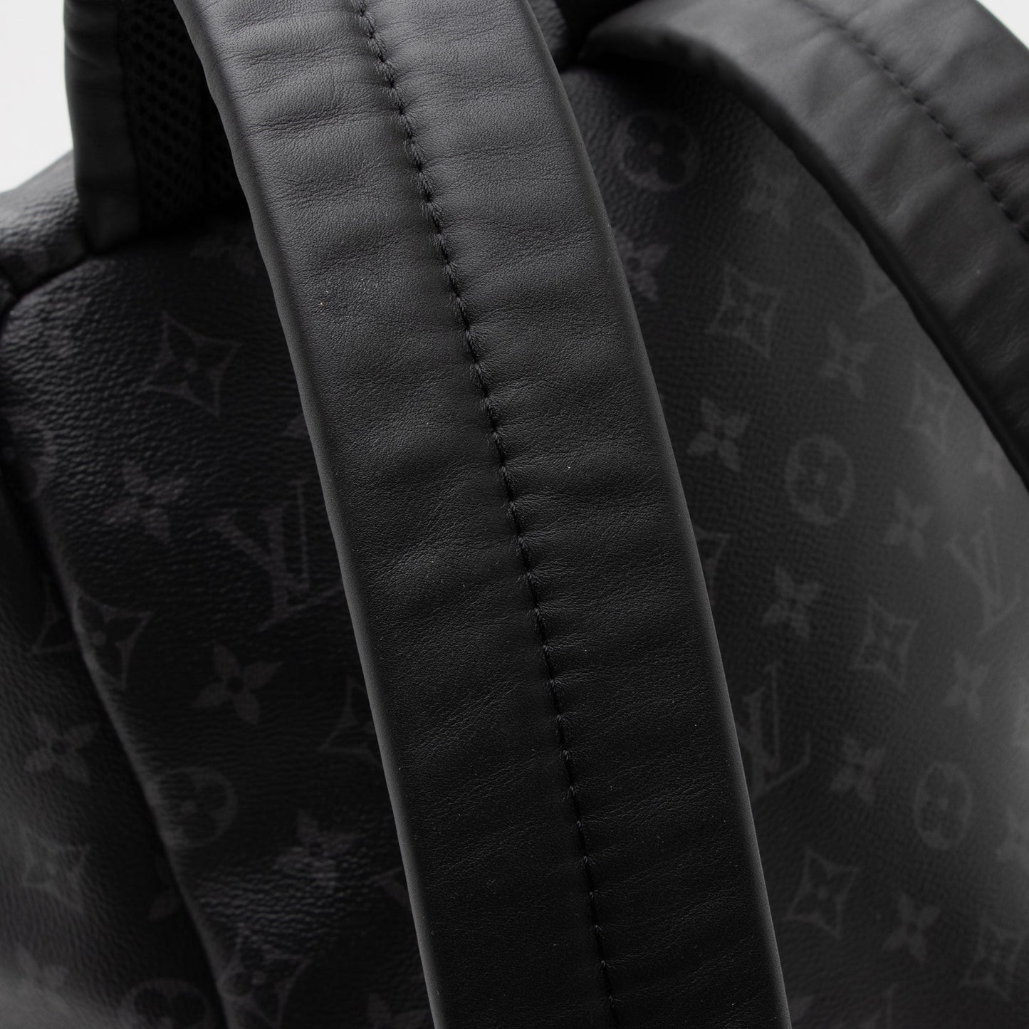 Louis Vuitton Monogram Eclipse Discovery PM Backpack (SHF-fMB1cP)