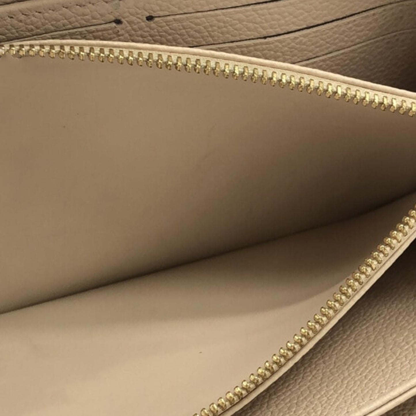 Louis Vuitton Monogram Empreinte Gradient Zippy Wallet (SHG-KcpV9O)