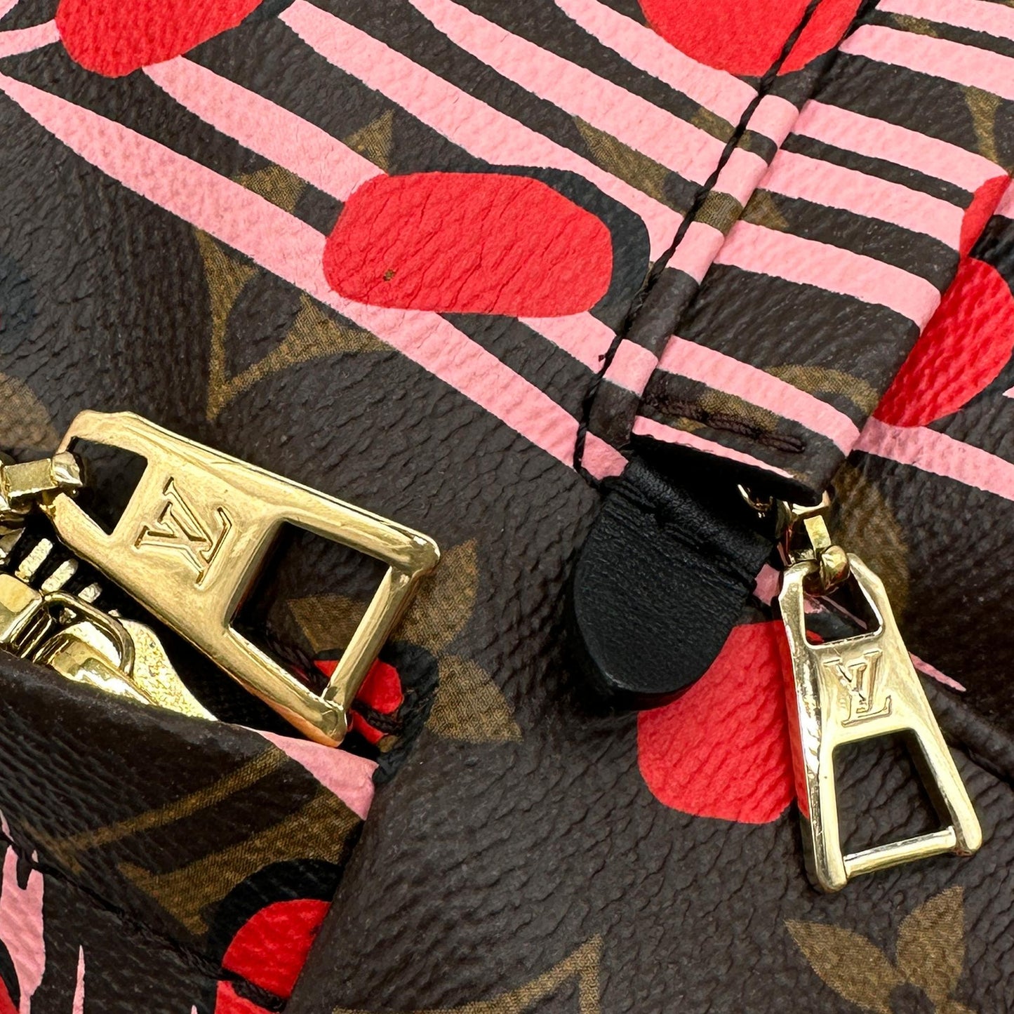 Louis Vuitton Monogram Jungle Dots Palm Springs PM (SHG-Ye0jl3)