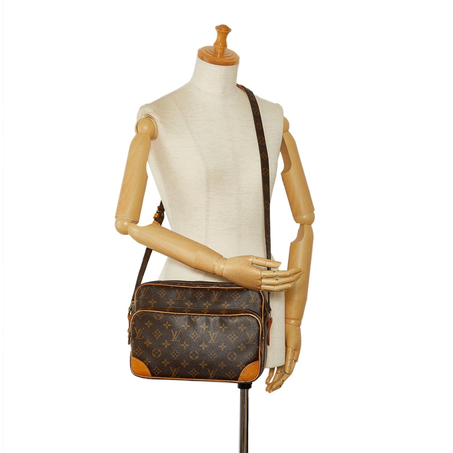 Louis Vuitton Monogram Nil Crossbody Bag (SHG-qf01Cw)