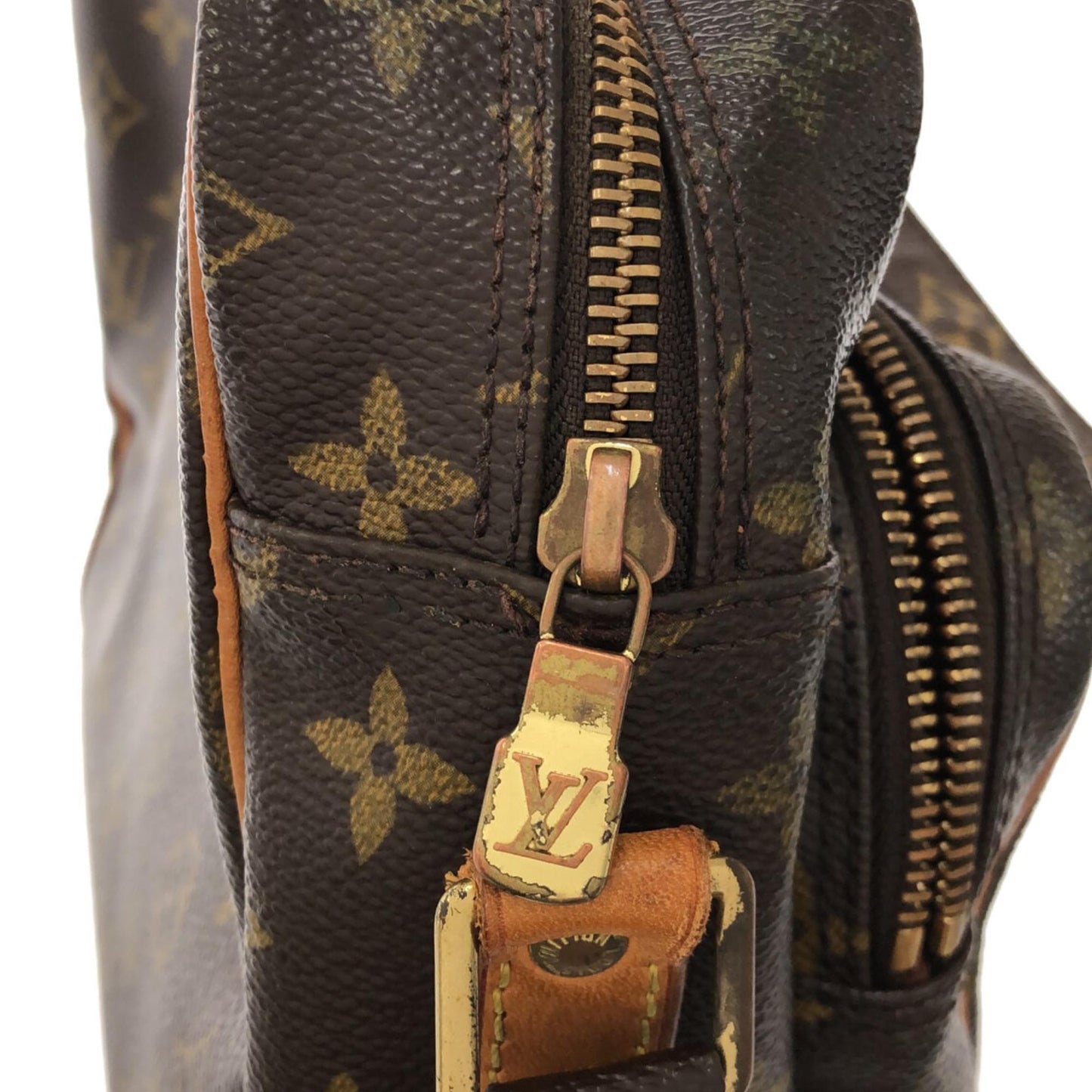 Louis Vuitton Monogram Nil Crossbody Bag (SHG-VVI87o)