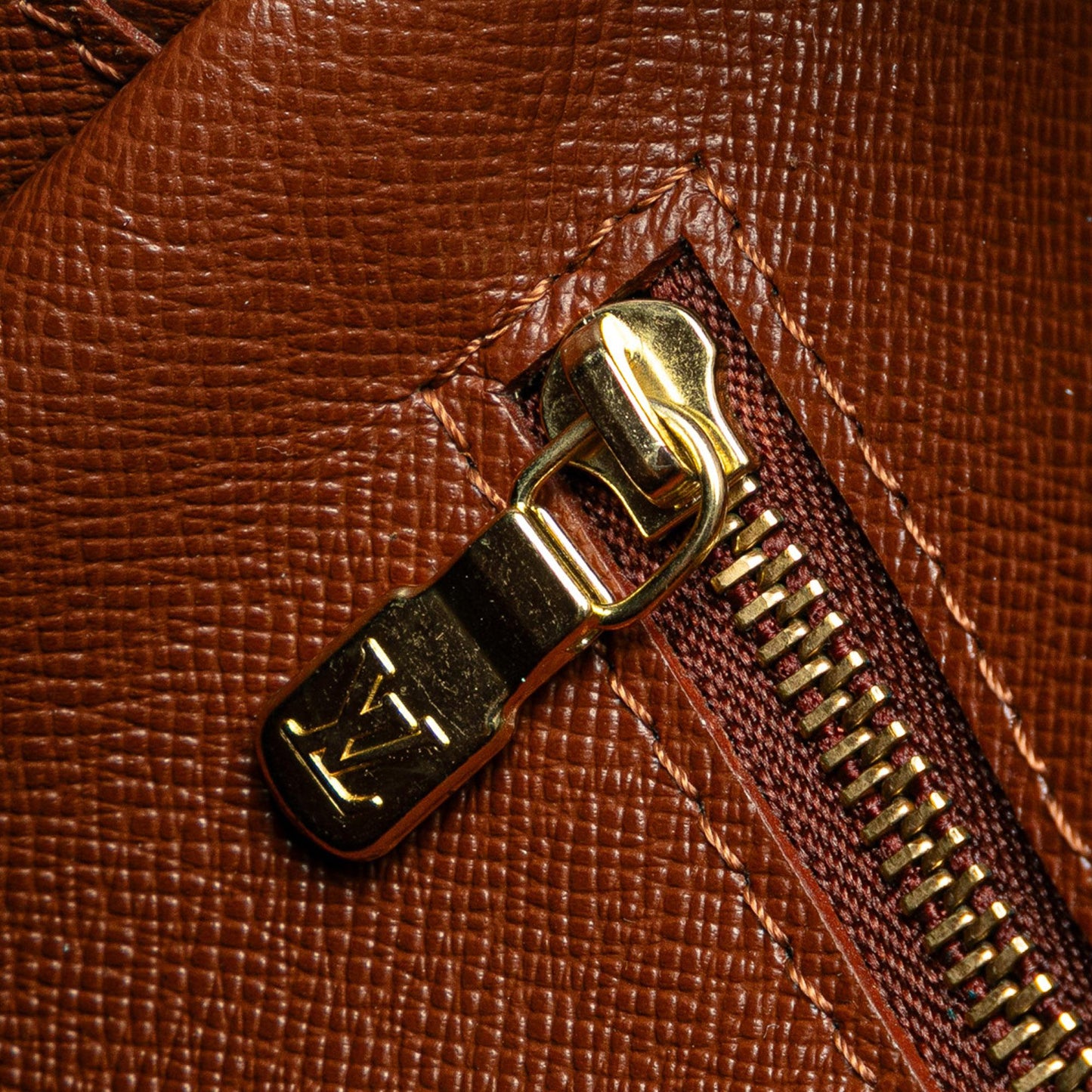 Louis Vuitton Monogram Nil Crossbody Bag (SHG-ffeWhi)