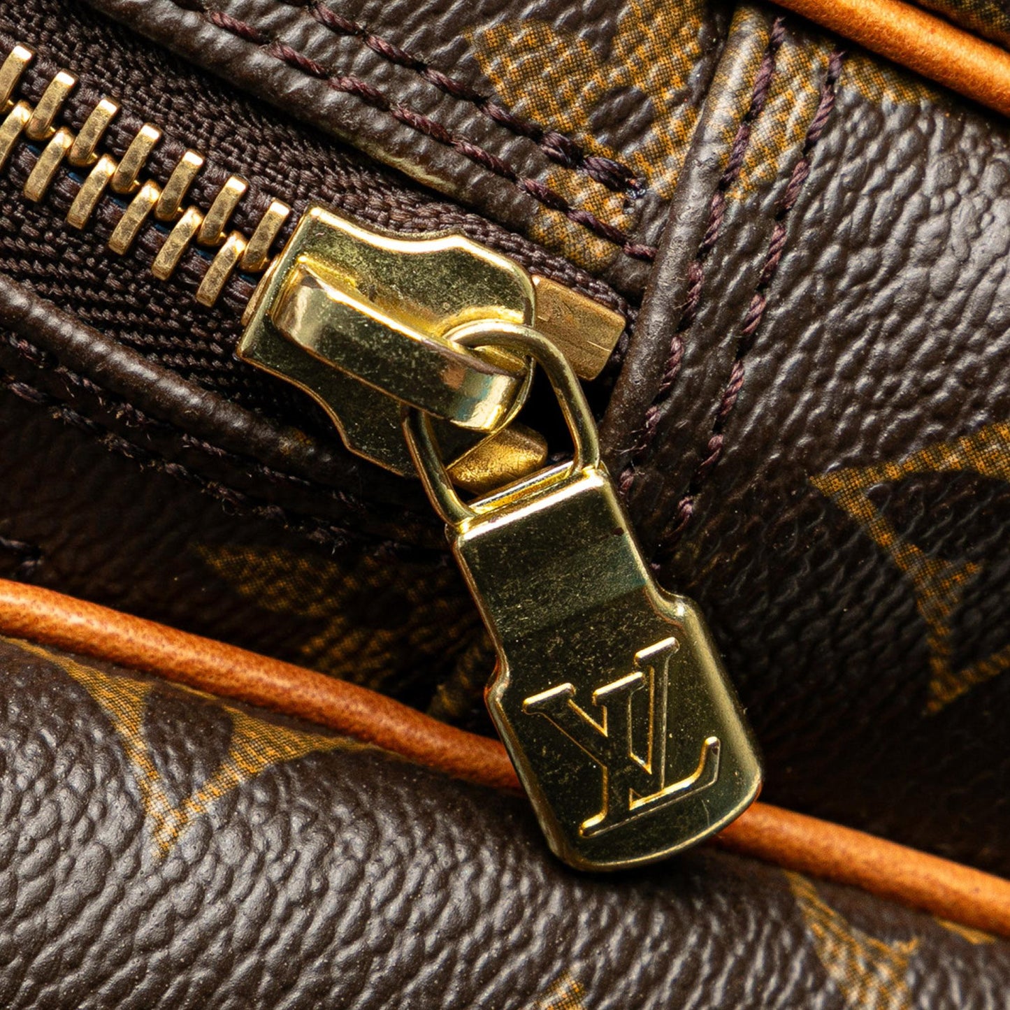Louis Vuitton Monogram Nil Crossbody Bag (SHG-ffeWhi)