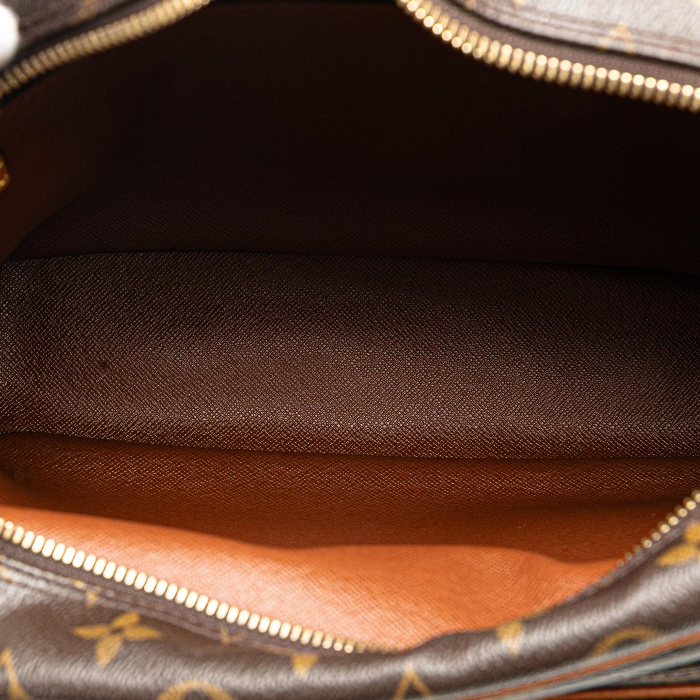 Louis Vuitton Monogram Nil Crossbody Bag (SHG-ffeWhi)