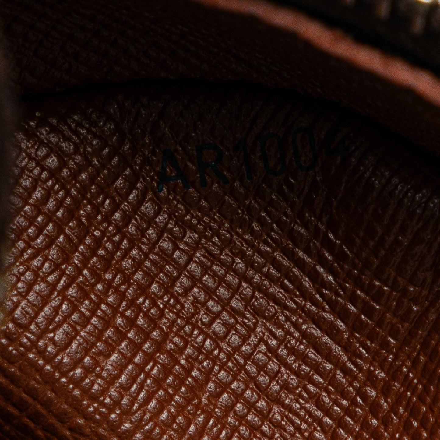 Louis Vuitton Monogram Nil Crossbody Bag (SHG-TvdPUA)
