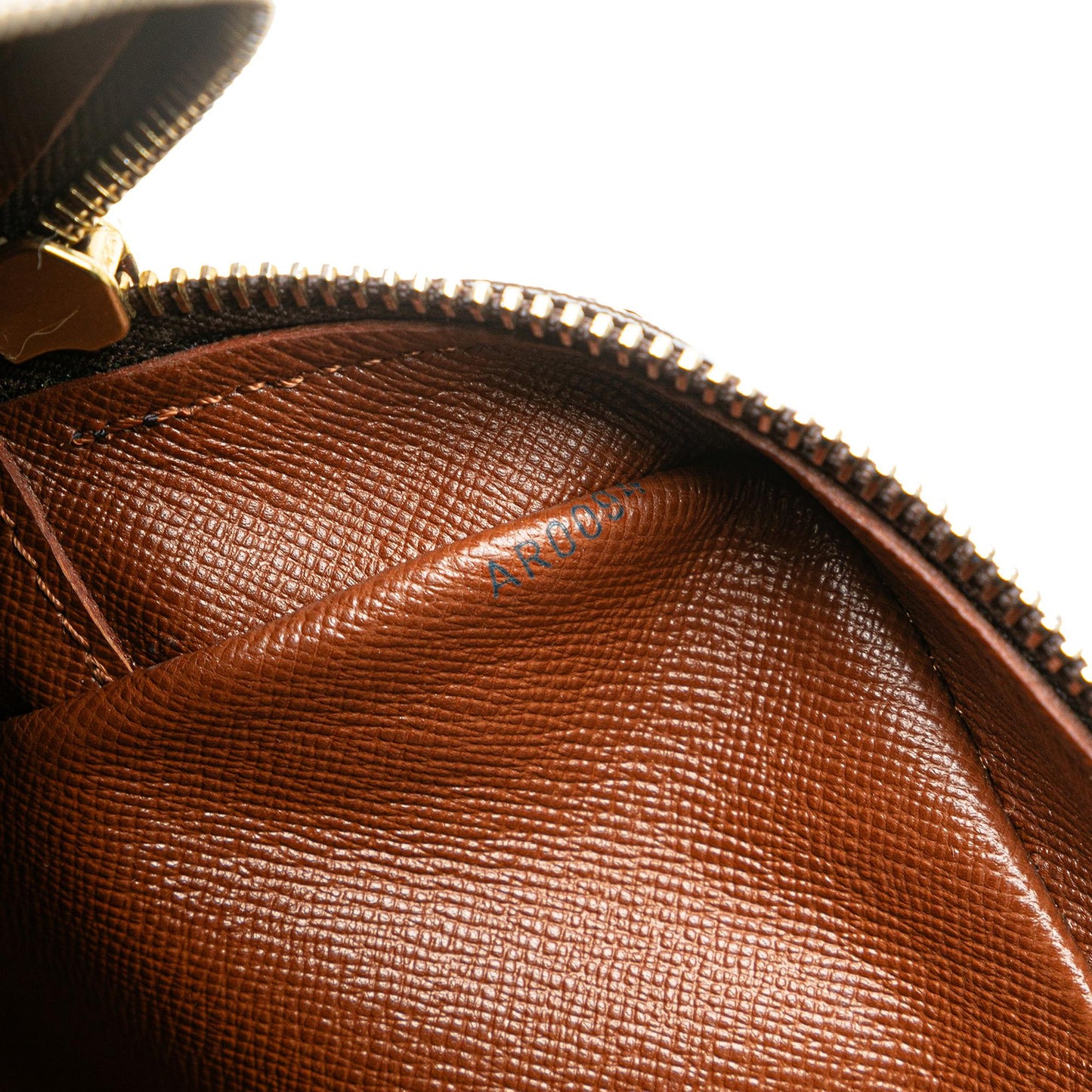 Louis Vuitton Monogram Nil Crossbody Bag (SHG-voQ7kG)
