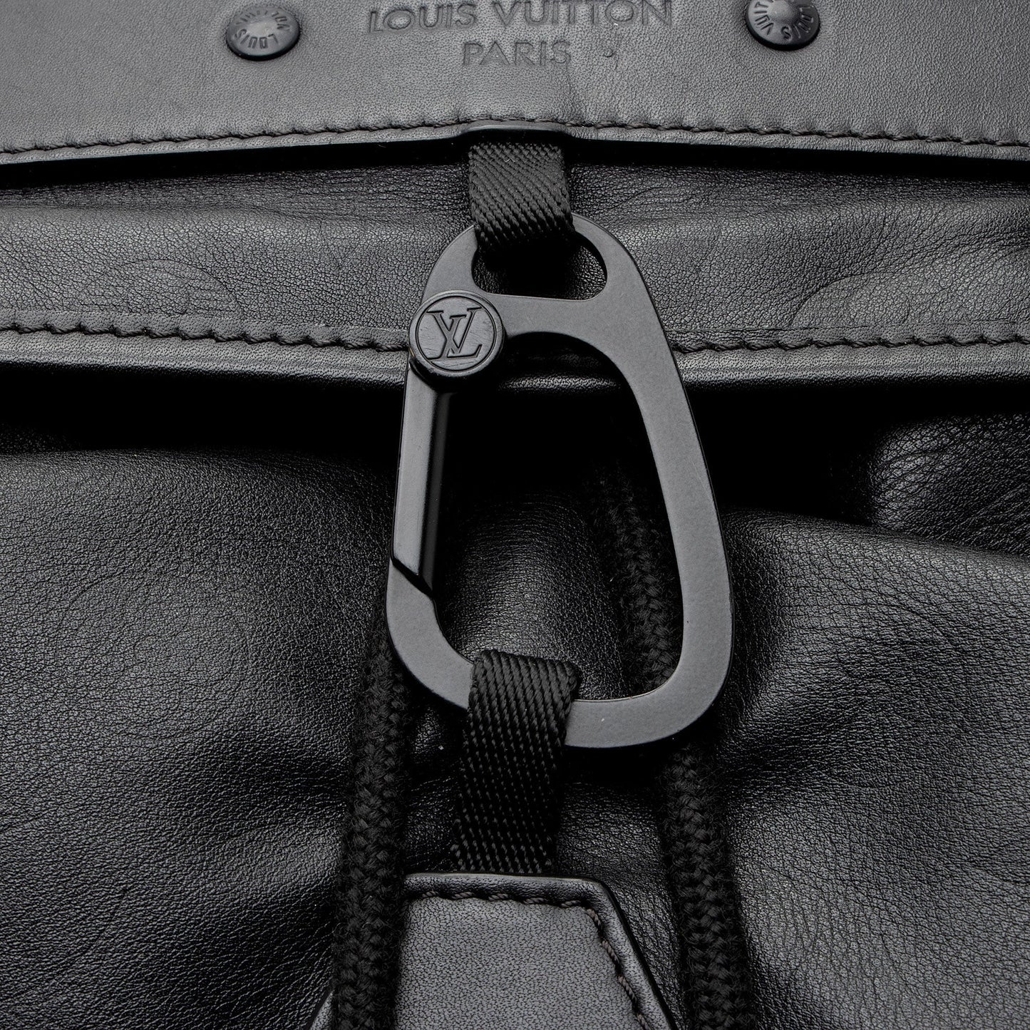 Louis Vuitton Monogram Shadow Discovery Backpack (SHF-f64Uph)