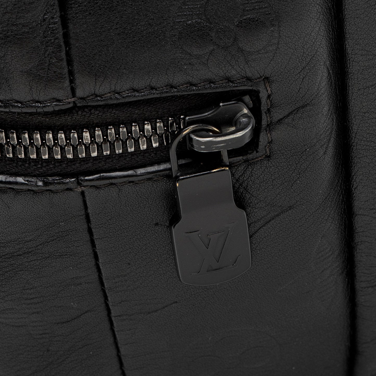 Louis Vuitton Monogram Shadow Discovery Backpack (SHF-f64Uph)