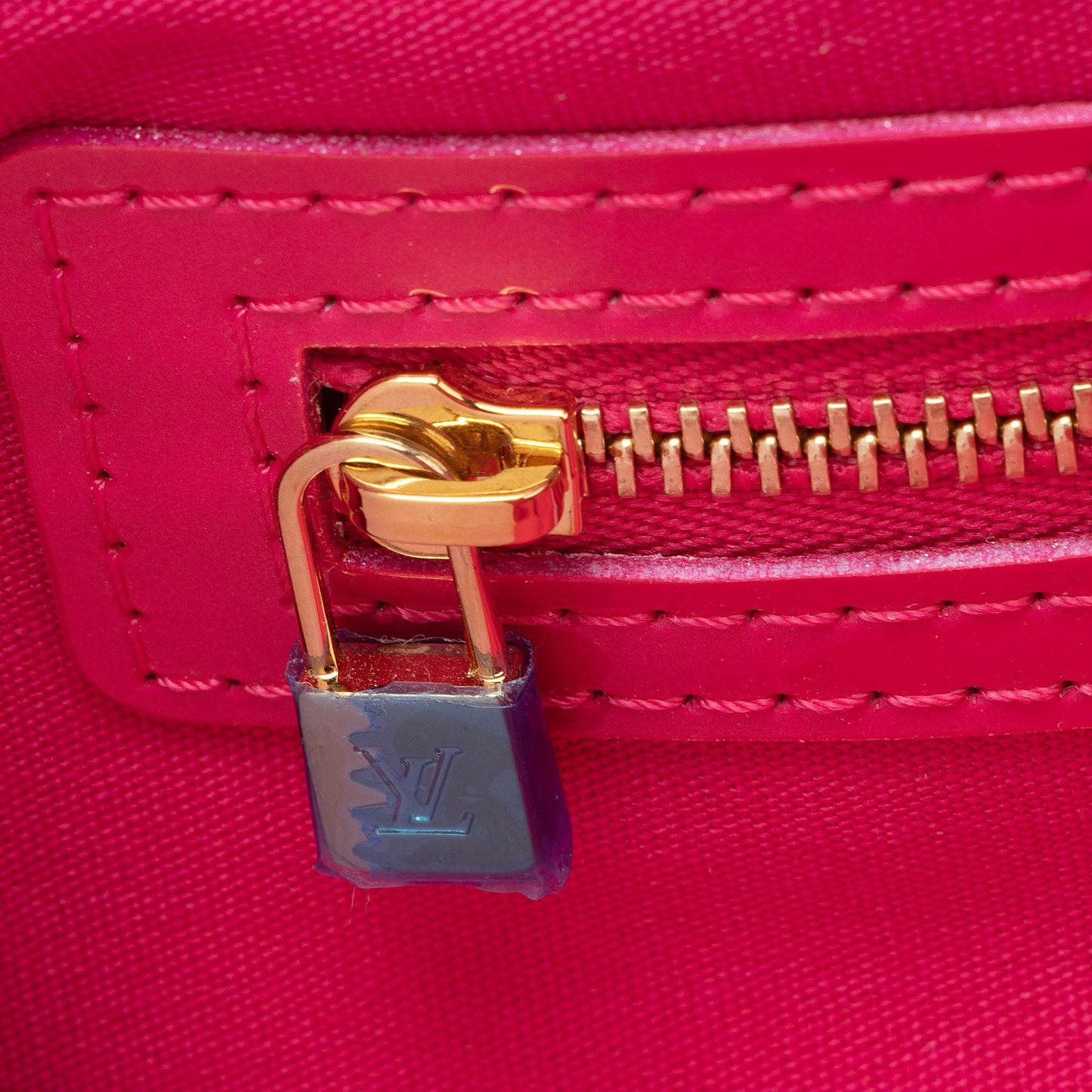 Louis Vuitton Monogram Vernis Wilshire PM Tote (SHF-aQ1roU)